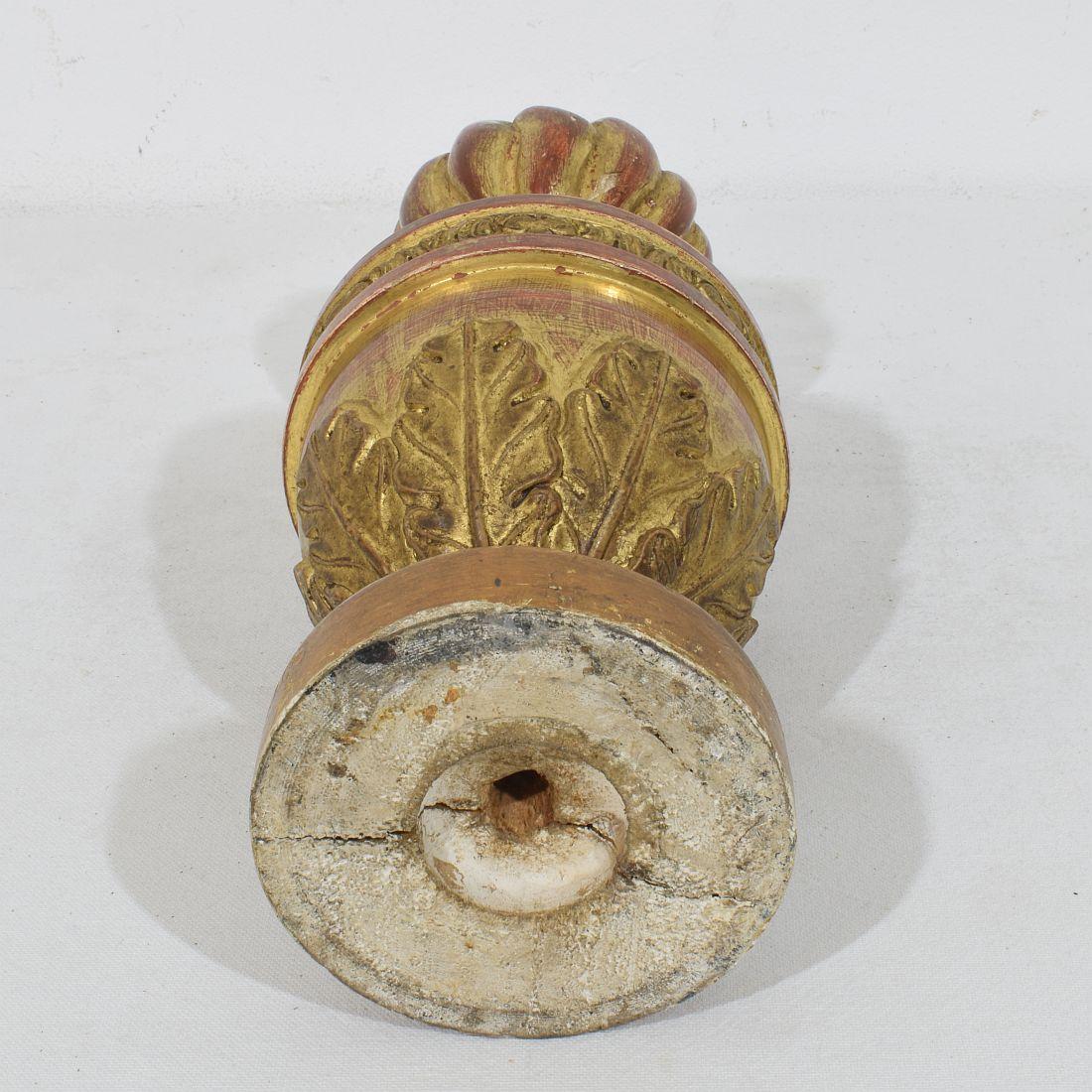Adornos neoclásicos italianos de madera dorada tallada del siglo XIX en venta 7