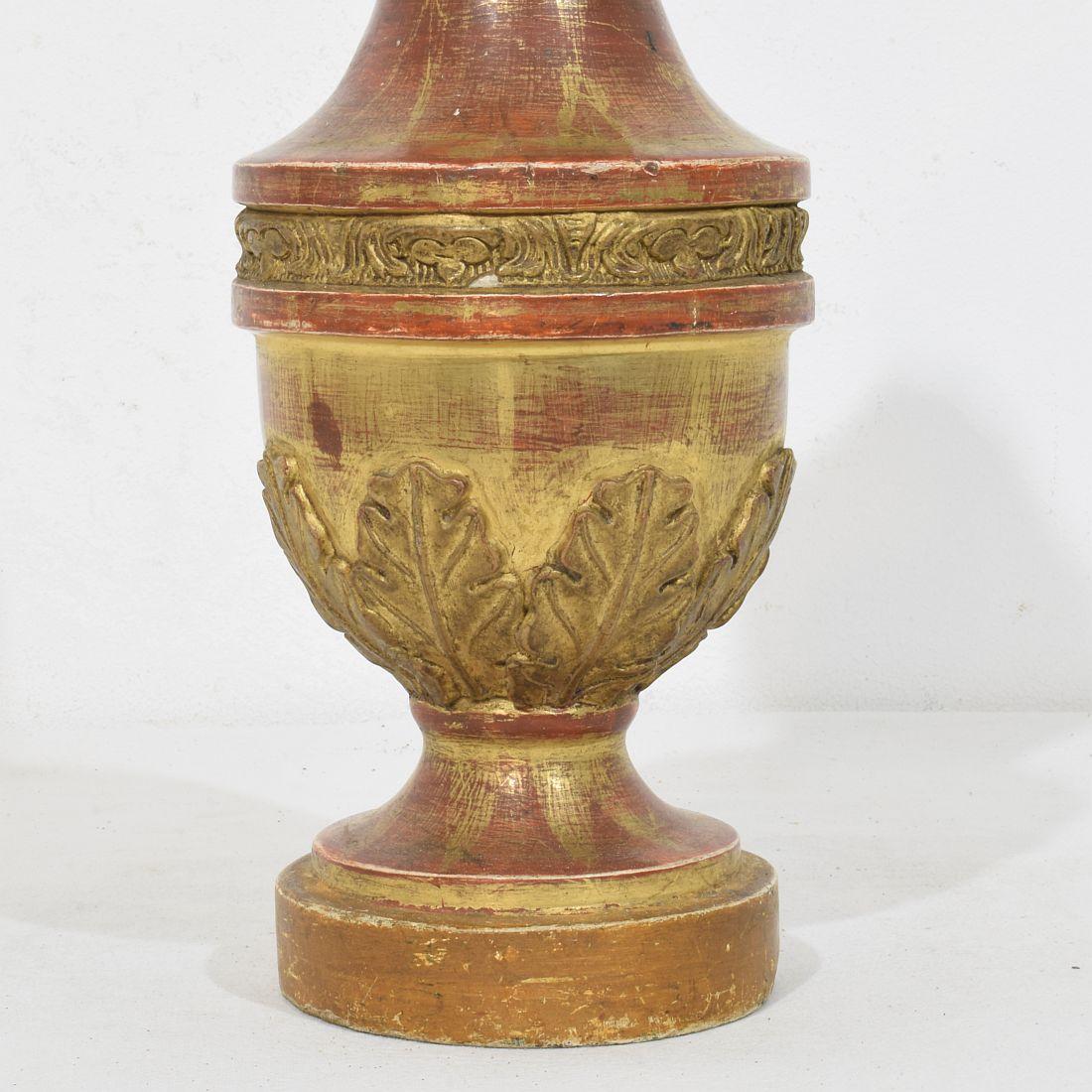 Adornos neoclásicos italianos de madera dorada tallada del siglo XIX en venta 8