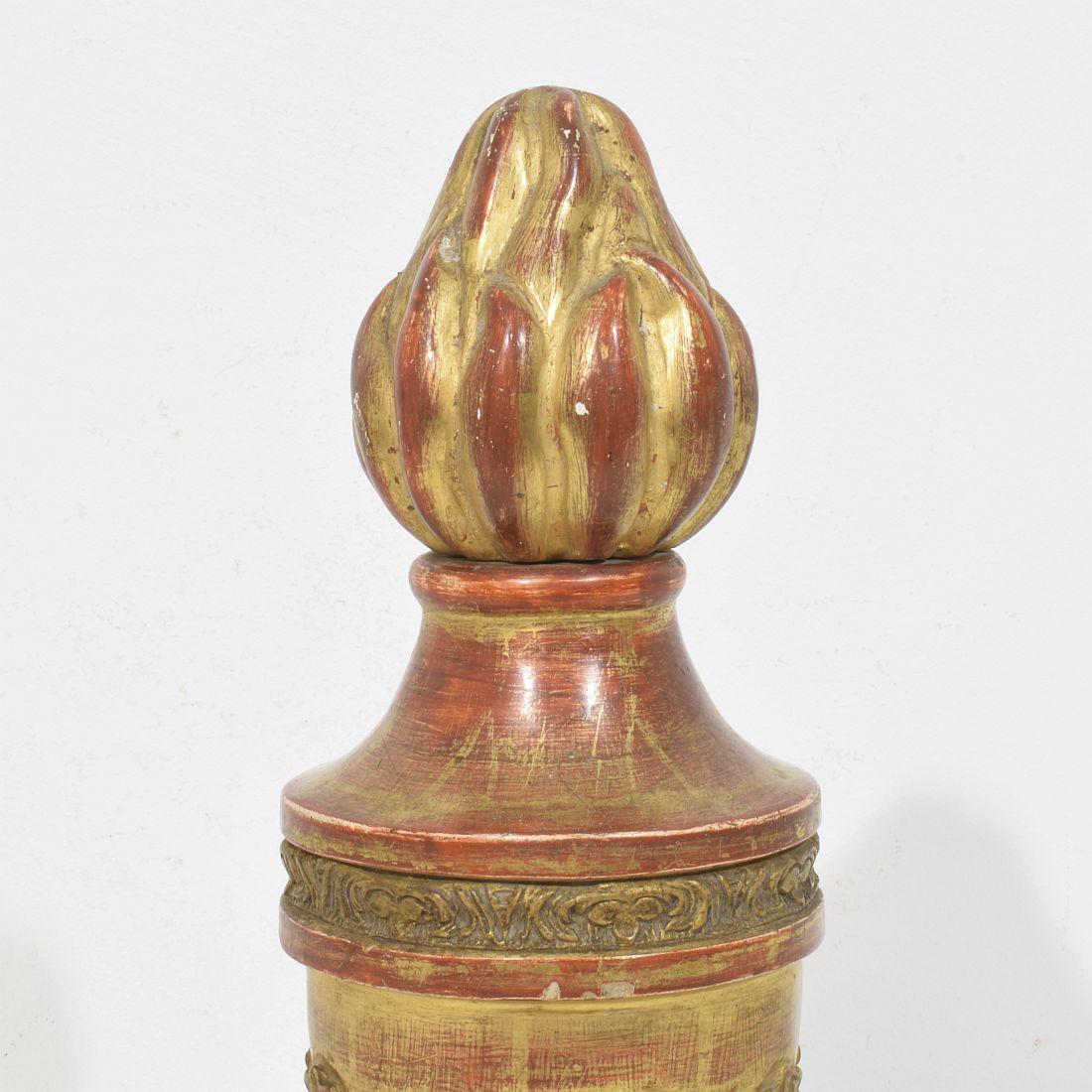 Adornos neoclásicos italianos de madera dorada tallada del siglo XIX en venta 9
