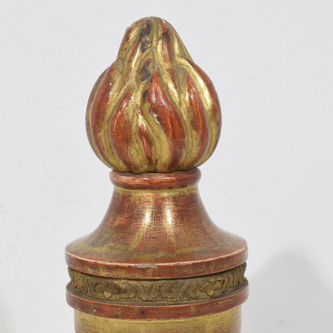 Adornos neoclásicos italianos de madera dorada tallada del siglo XIX en venta 10