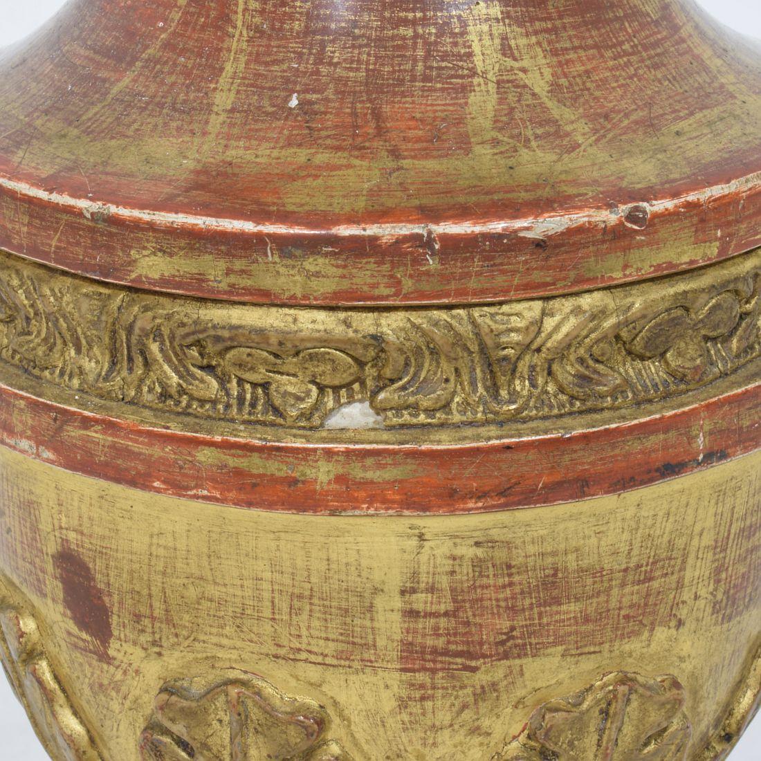Adornos neoclásicos italianos de madera dorada tallada del siglo XIX en venta 11