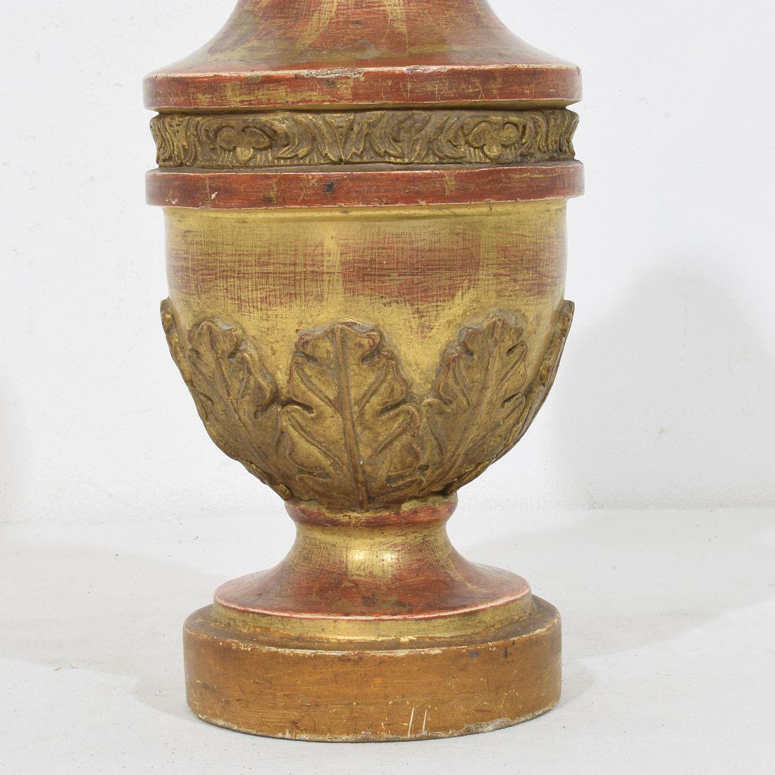 Adornos neoclásicos italianos de madera dorada tallada del siglo XIX en venta 11