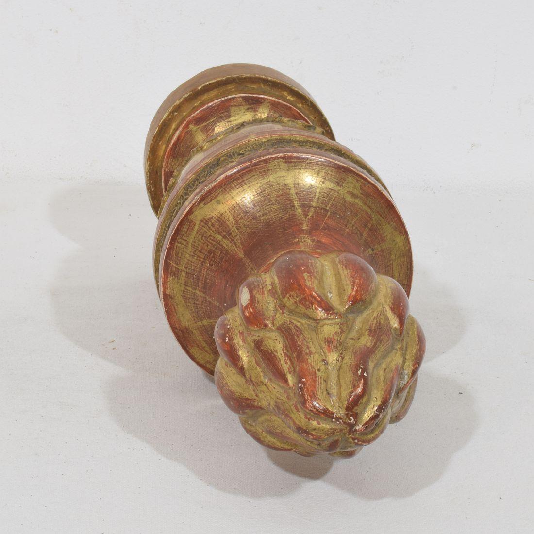Adornos neoclásicos italianos de madera dorada tallada del siglo XIX en venta 12