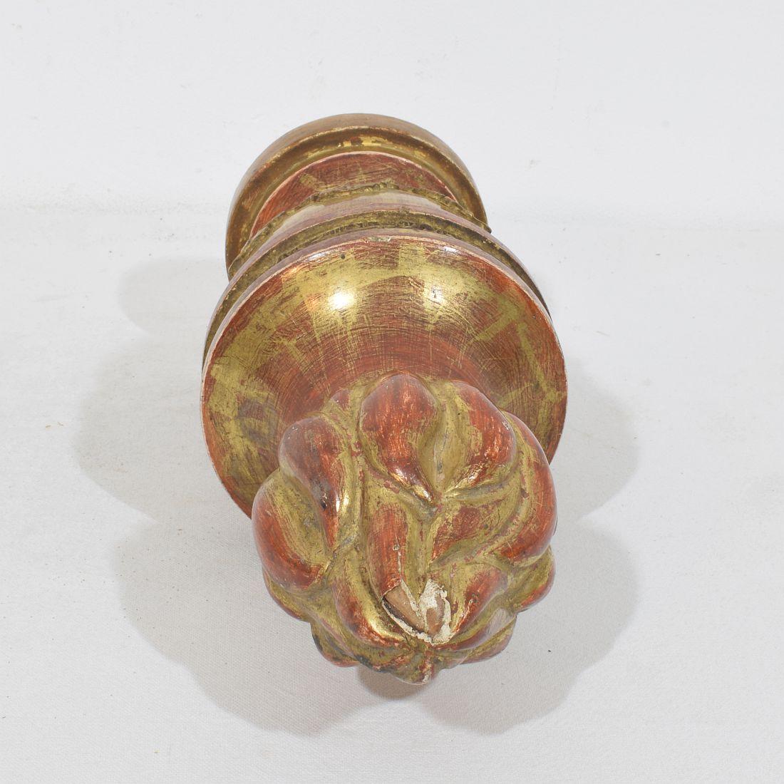 Adornos neoclásicos italianos de madera dorada tallada del siglo XIX en venta 14
