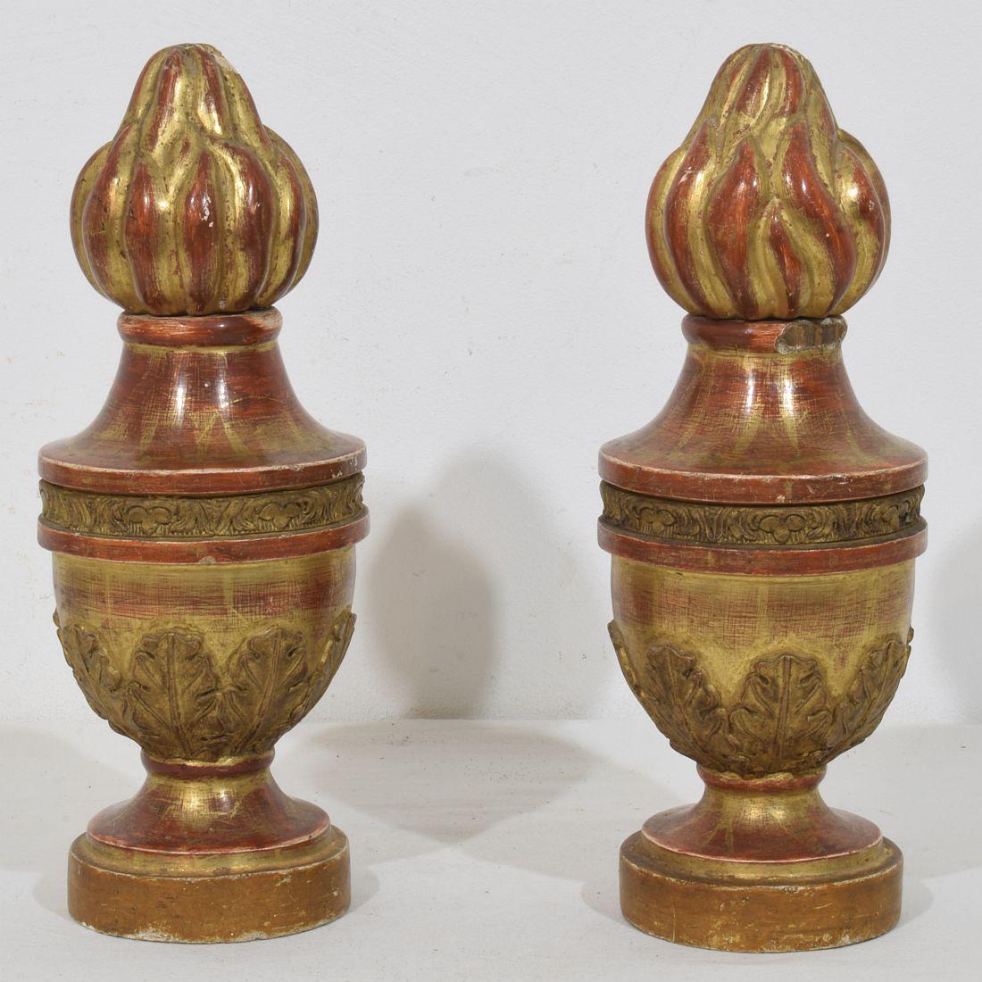 Adornos neoclásicos italianos de madera dorada tallada del siglo XIX Neoclásico en venta