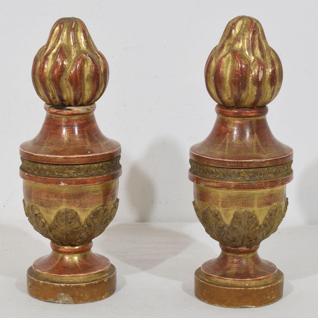 Adornos neoclásicos italianos de madera dorada tallada del siglo XIX Italiano en venta