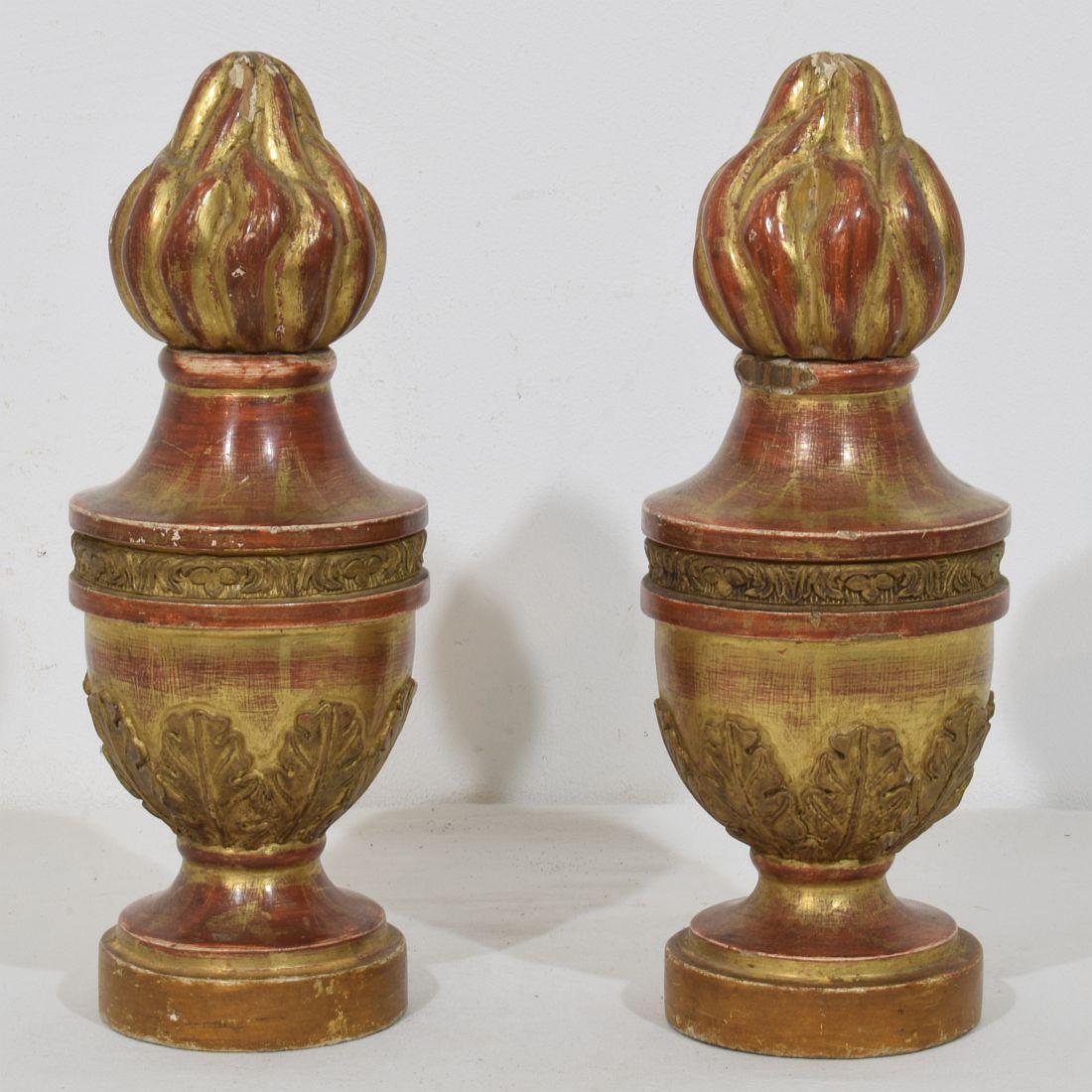 Adornos neoclásicos italianos de madera dorada tallada del siglo XIX Italiano en venta