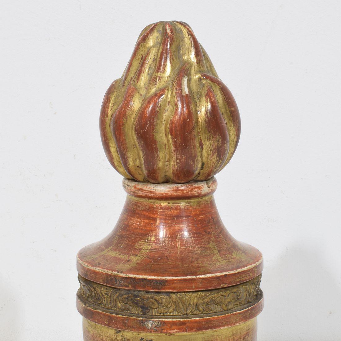 Adornos neoclásicos italianos de madera dorada tallada del siglo XIX en Bueno estado para la venta en Buisson, FR