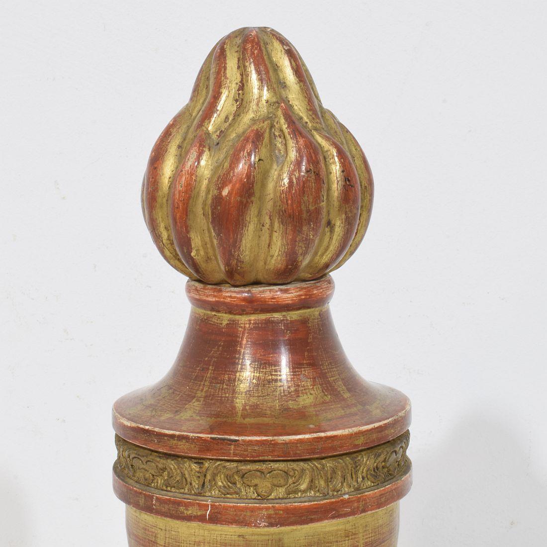 Adornos neoclásicos italianos de madera dorada tallada del siglo XIX en Bueno estado para la venta en Buisson, FR