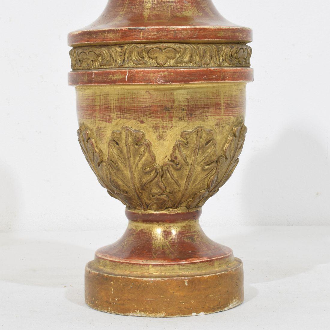 Adornos neoclásicos italianos de madera dorada tallada del siglo XIX Madera en venta