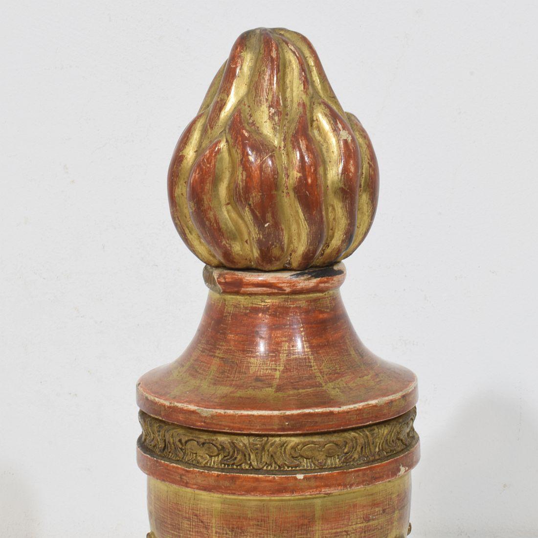 Adornos neoclásicos italianos de madera dorada tallada del siglo XIX en venta 1