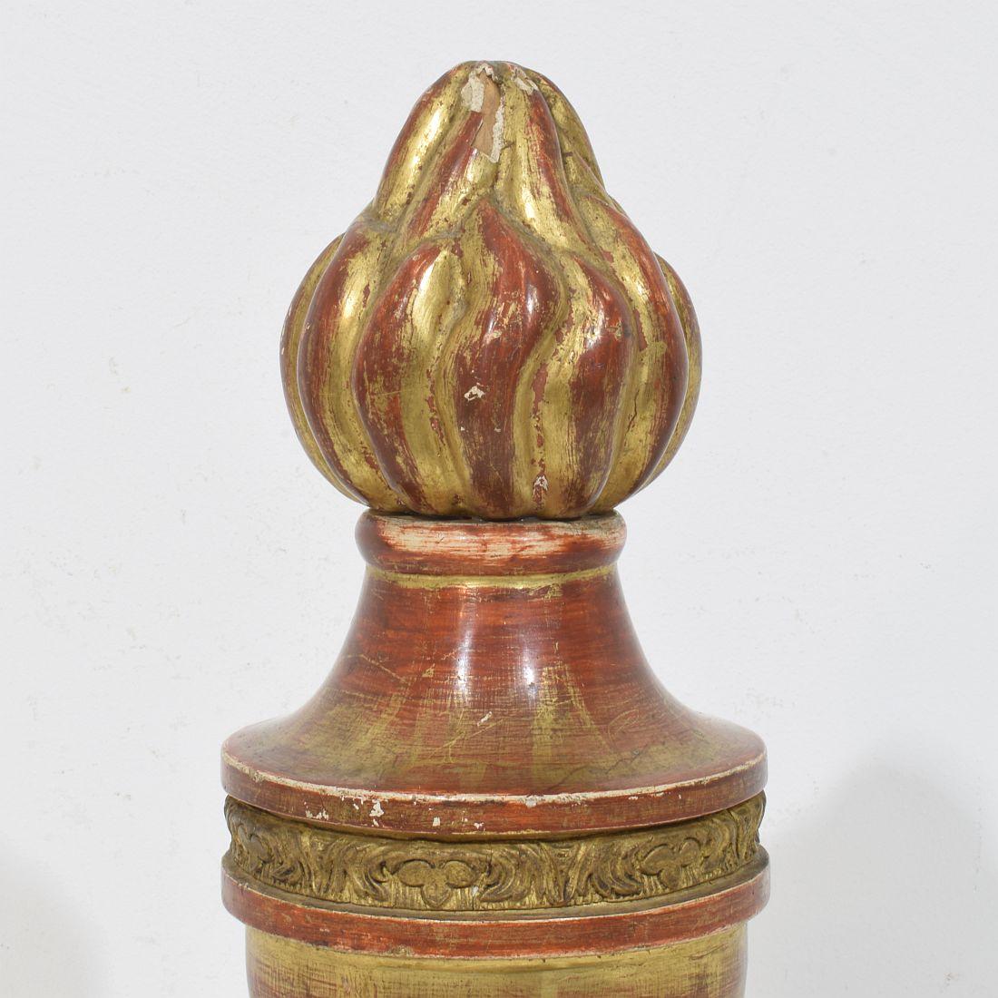 Adornos neoclásicos italianos de madera dorada tallada del siglo XIX en venta 1