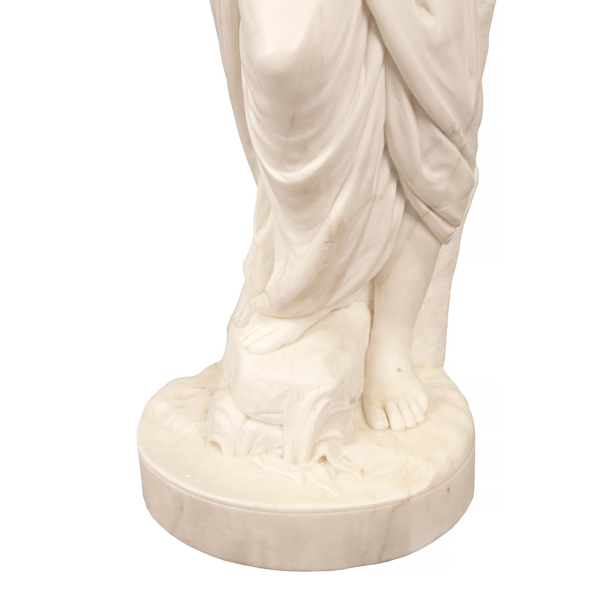 Italian 19th Century Neoclassical St. Marble Statue Of “La Baigneuse” For Sale 5