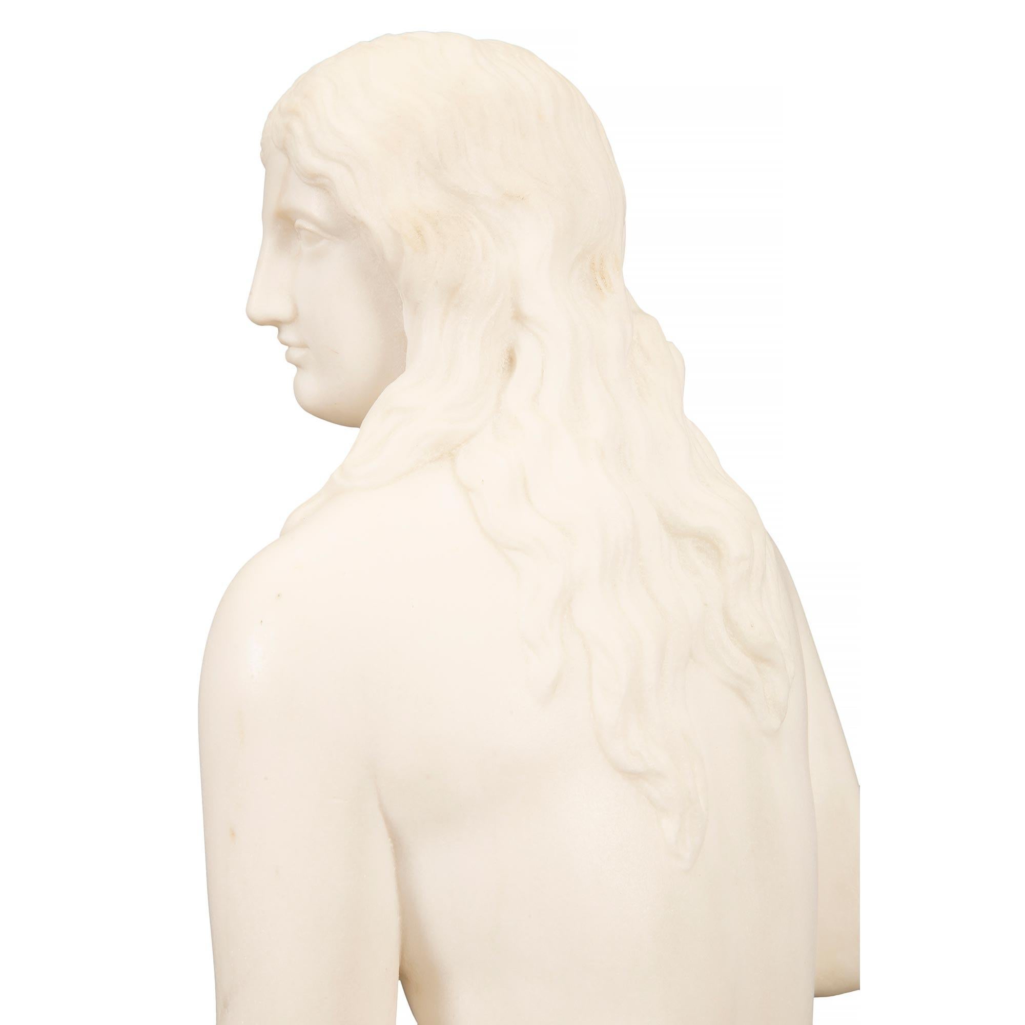 Italian 19th Century Neoclassical St. Marble Statue Of “La Baigneuse” For Sale 1
