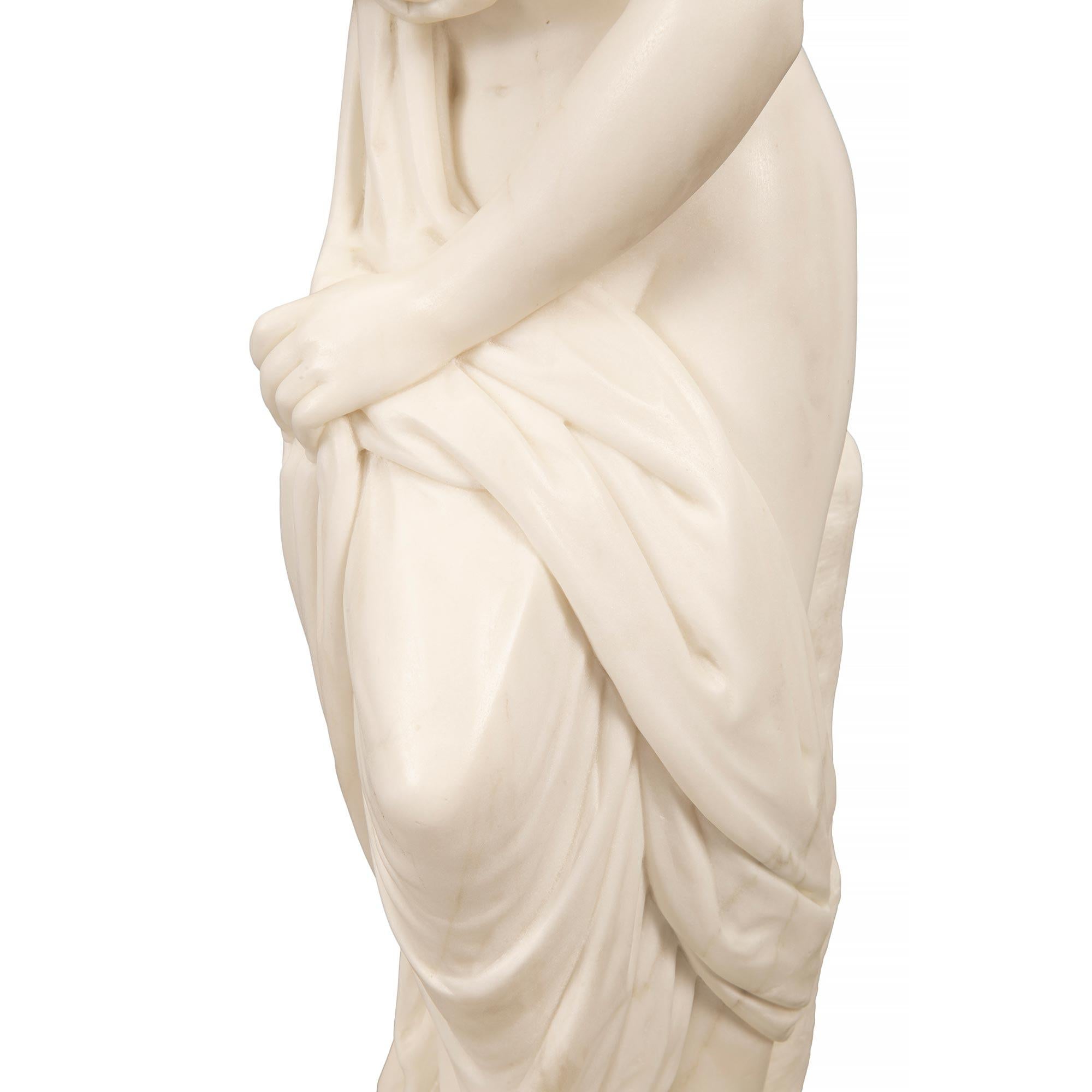 Italian 19th Century Neoclassical St. Marble Statue Of “La Baigneuse” For Sale 2