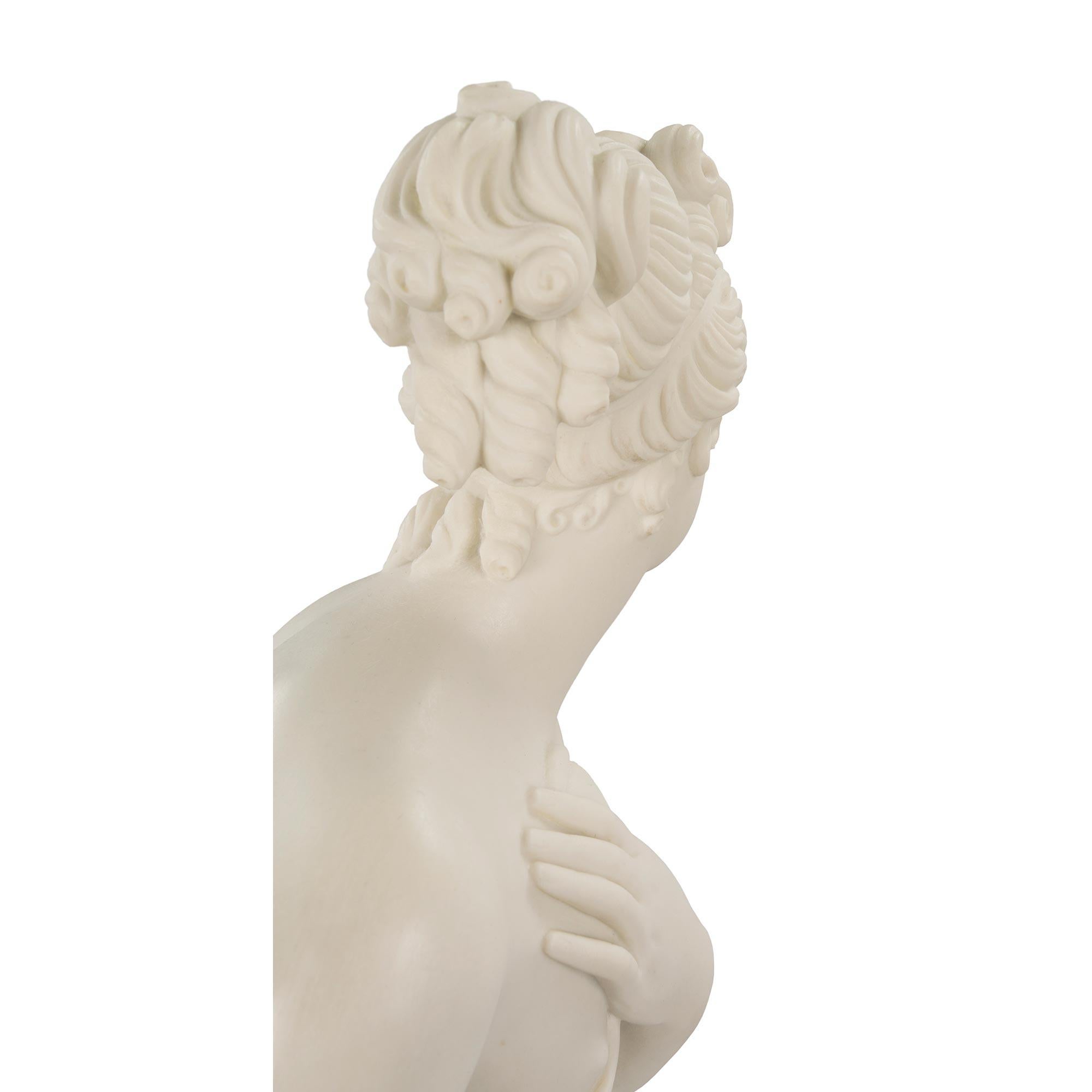 Italian 19th Century Neoclassical Style Biscuit de Sèvres Statue of Venus For Sale 2