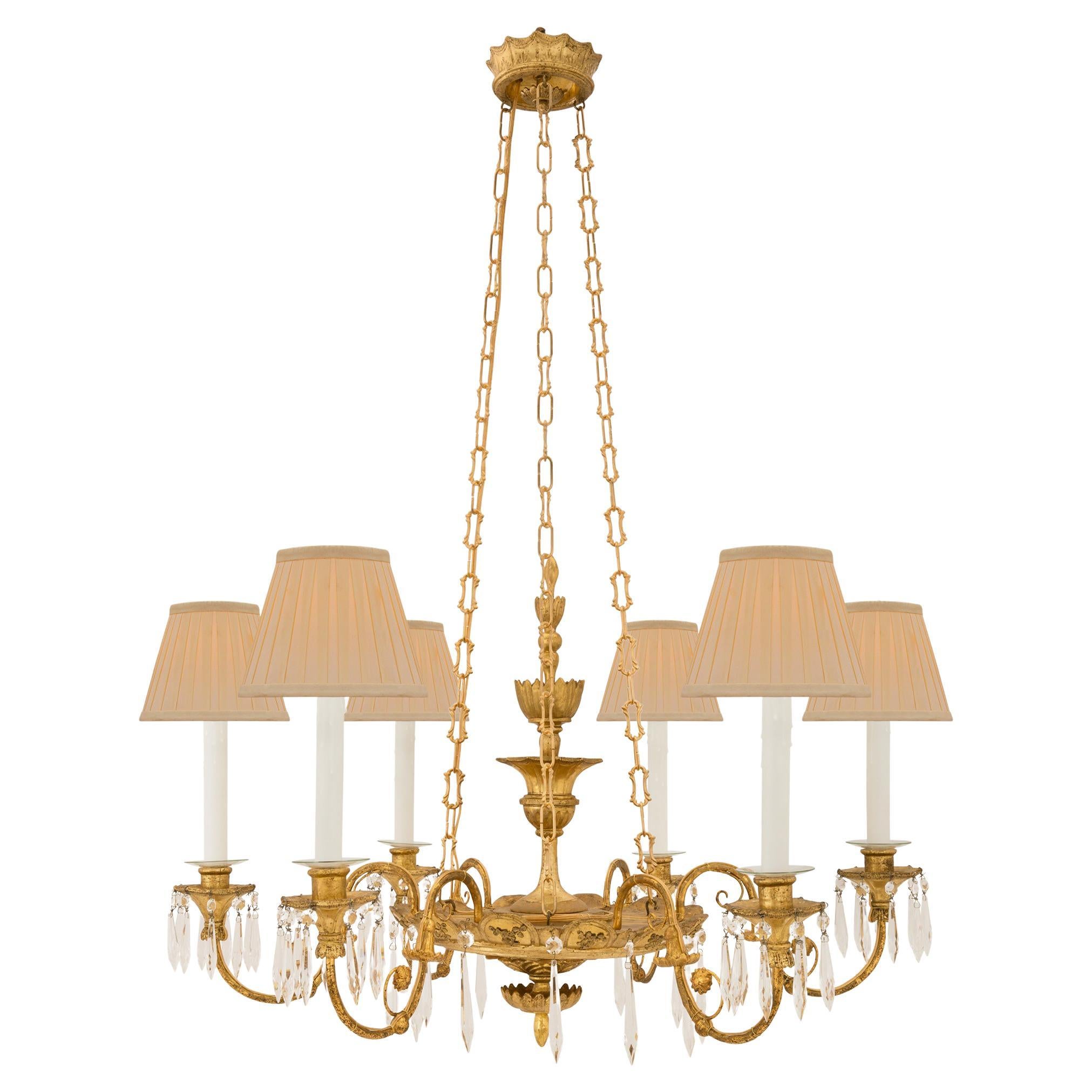 Lustre italien de style néoclassique du XIXe siècle en bois doré et bronze doré