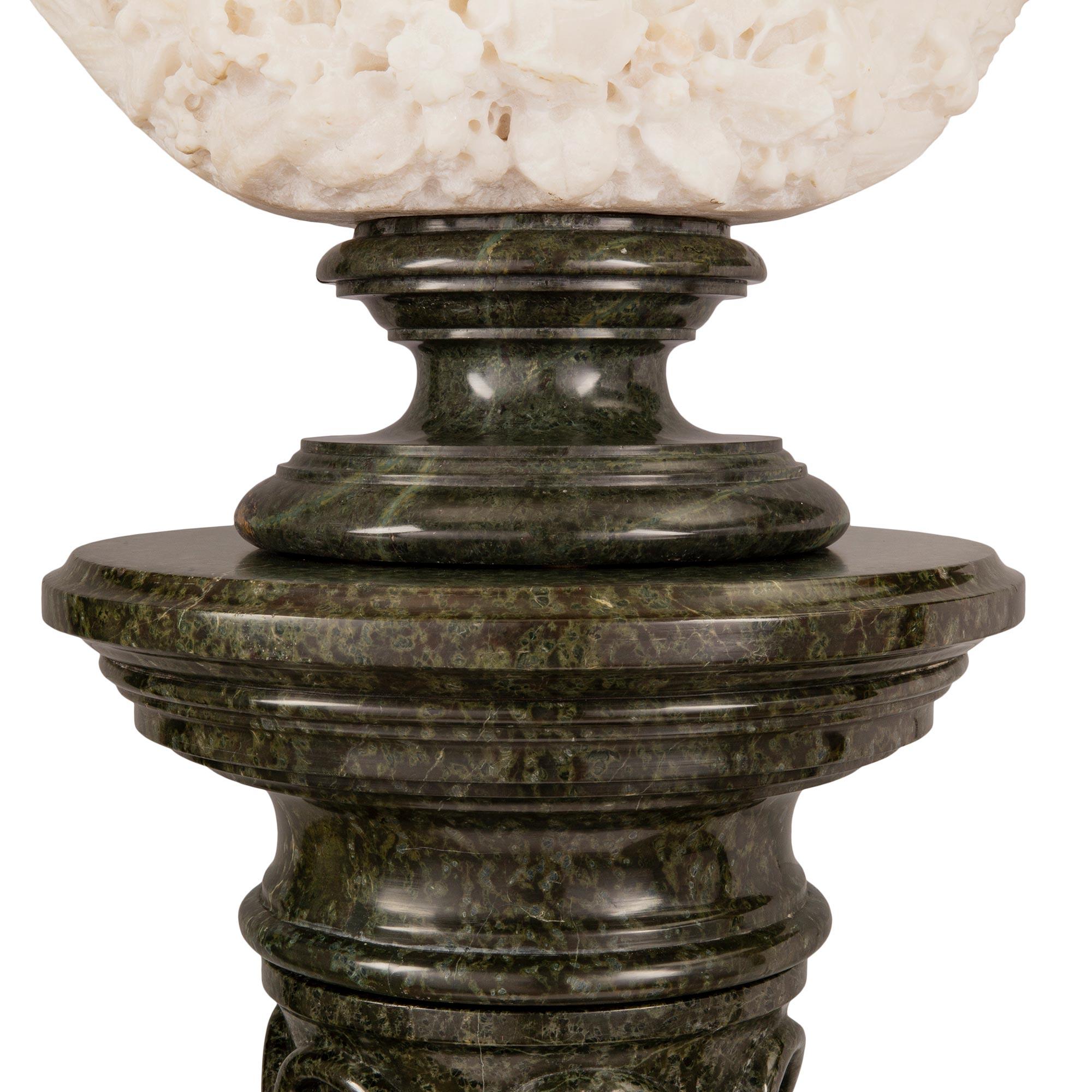 Buste en marbre de style néoclassique italien du 19ème siècle nommé La Sulamitide en vente 8