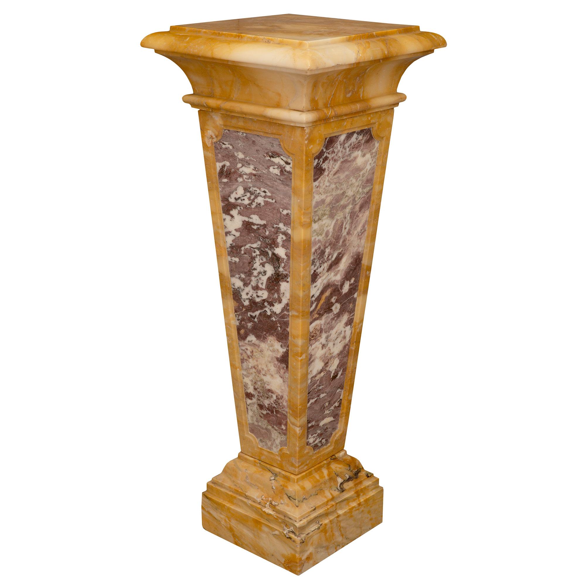 Italian 19th Century Neoclassical Style Marble Pedestal Column In Good Condition For Sale In West Palm Beach, FL