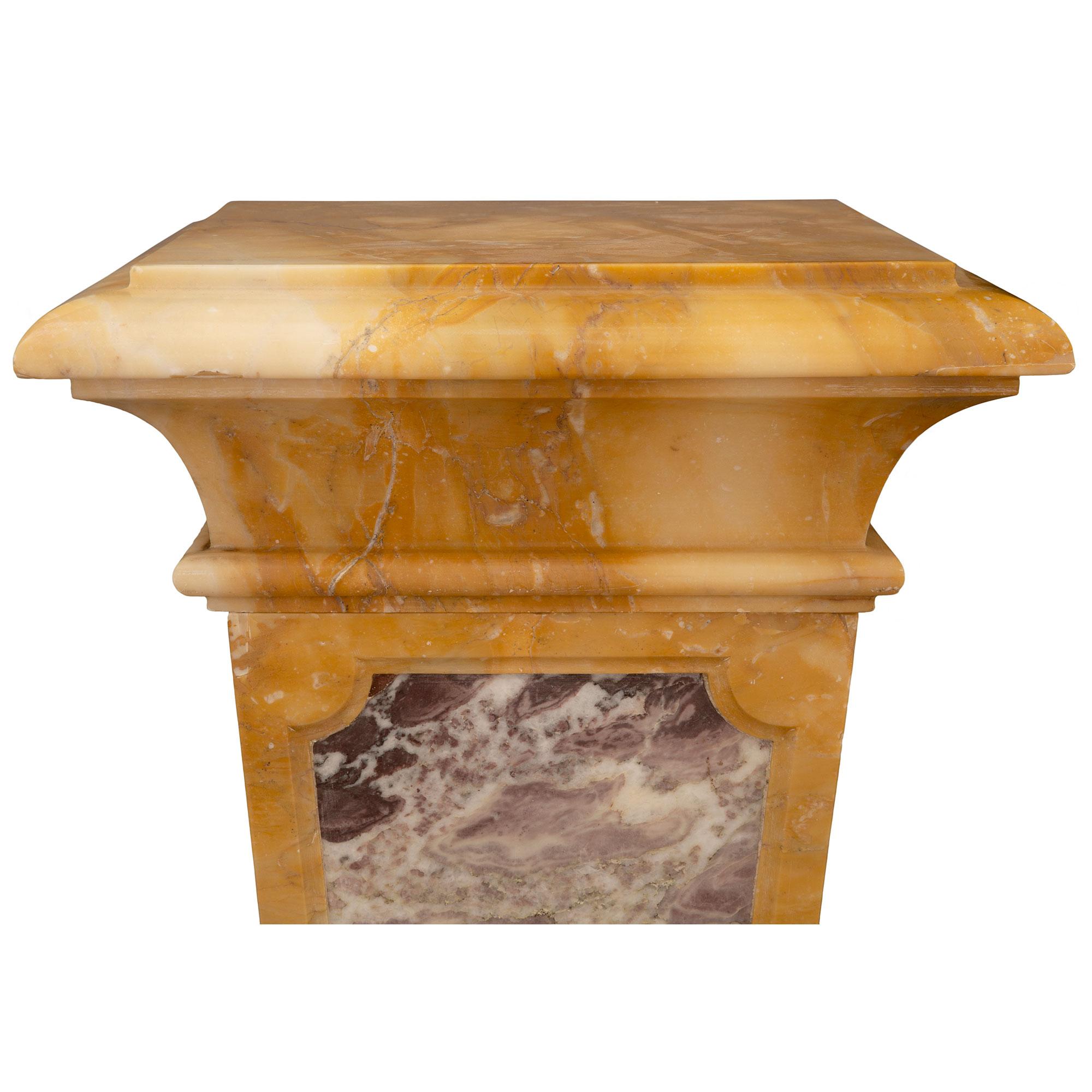 Italian 19th Century Neoclassical Style Marble Pedestal Column For Sale 1