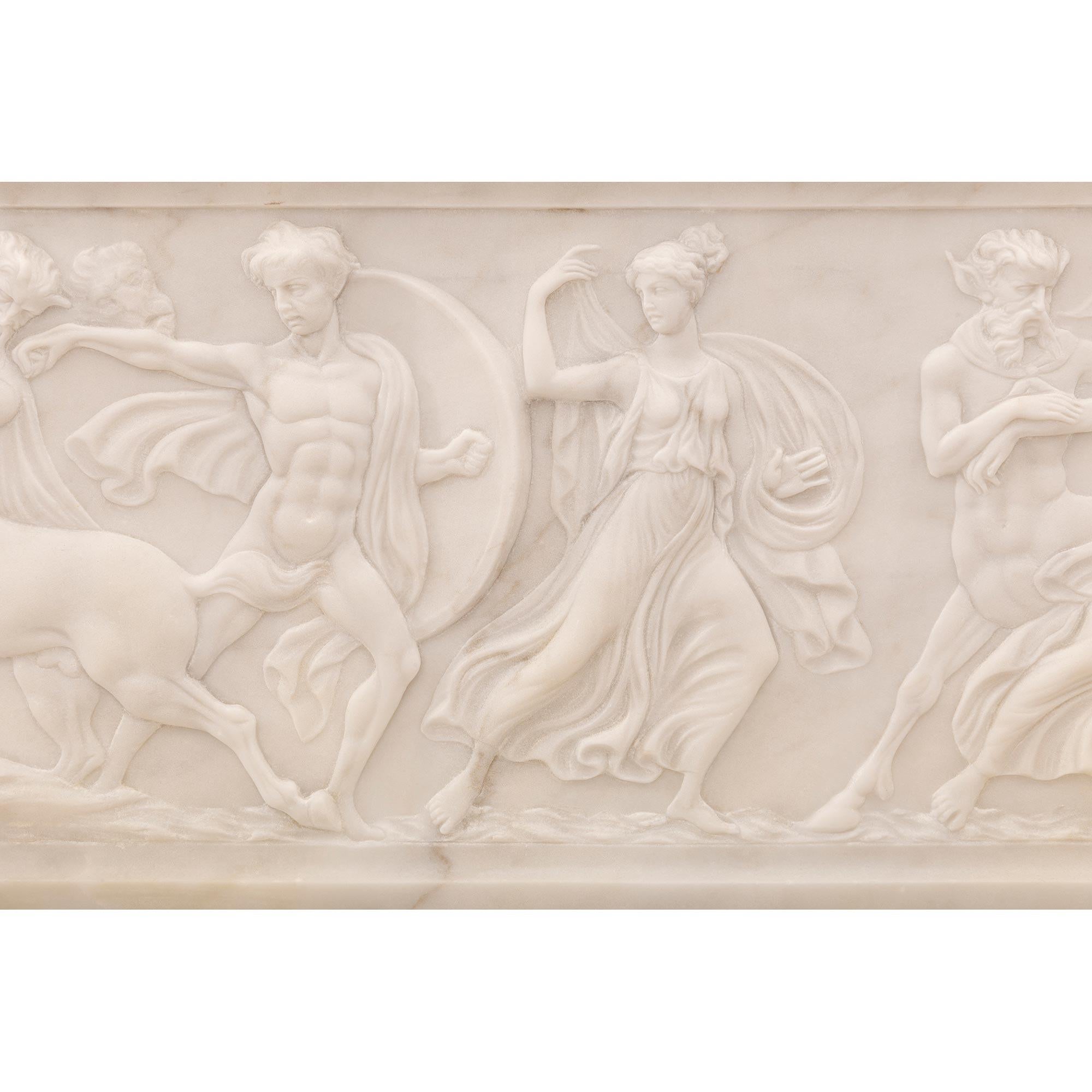 Banc italien de style néoclassique du 19ème siècle en marbre de Carrare blanc 1