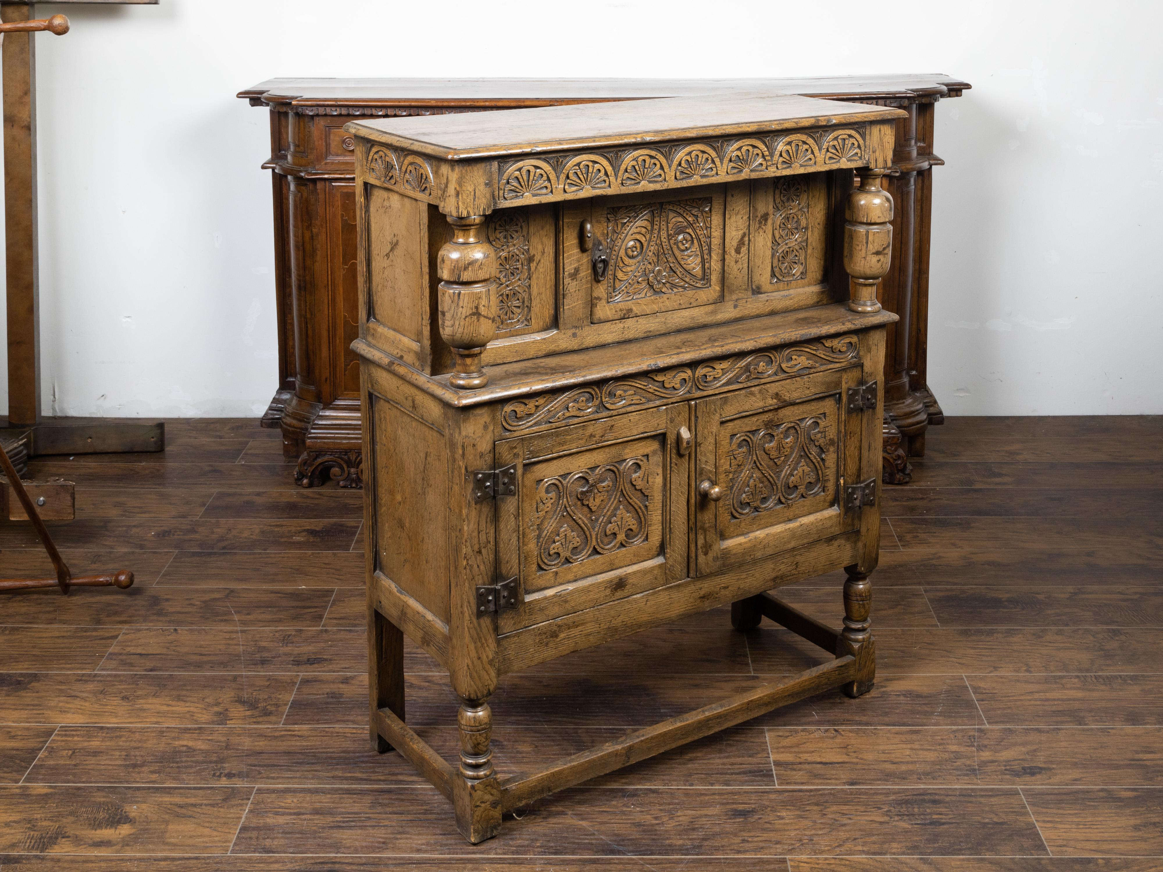 Italian 19th Century Oak Cupboard with Three Doors, Carved Foliage and Flowers For Sale 1