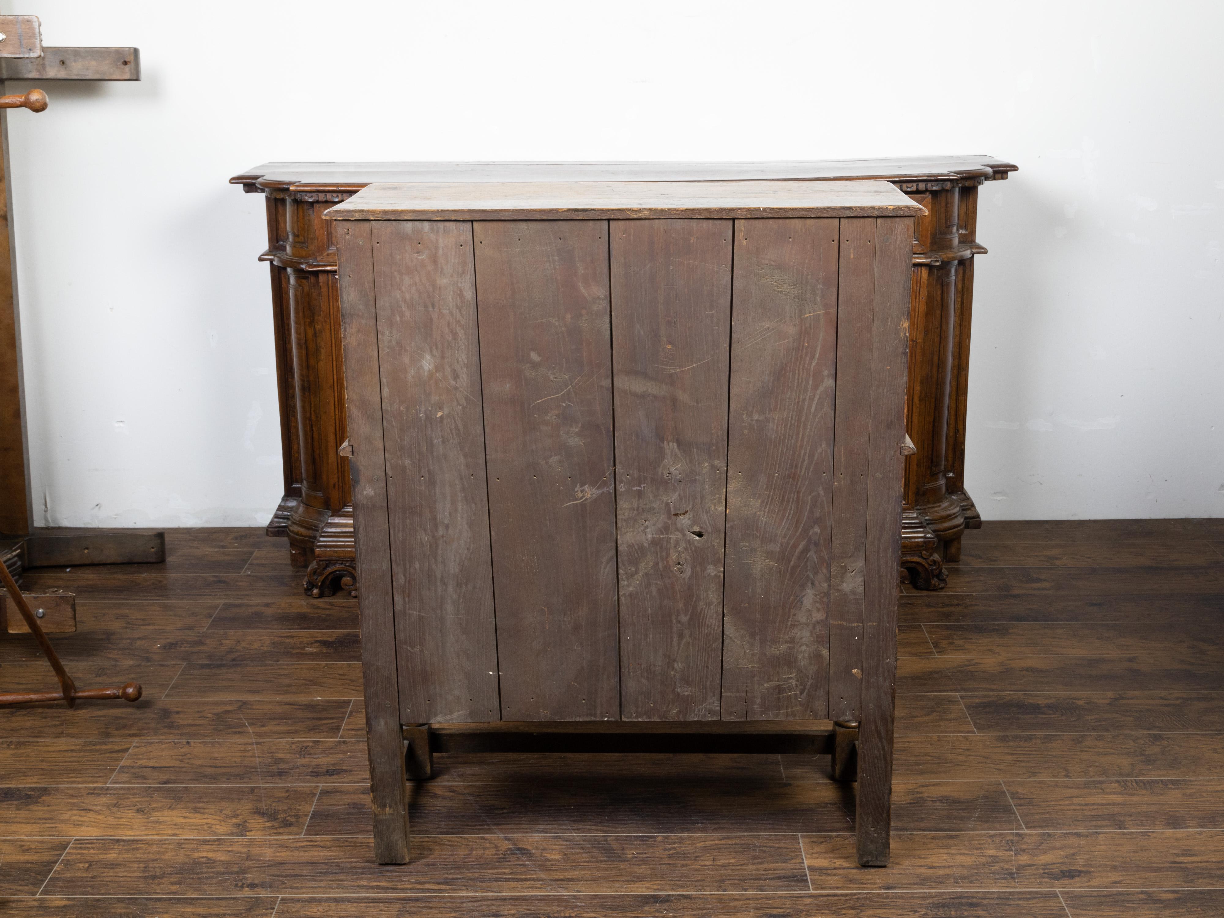 Italian 19th Century Oak Cupboard with Three Doors, Carved Foliage and Flowers For Sale 3