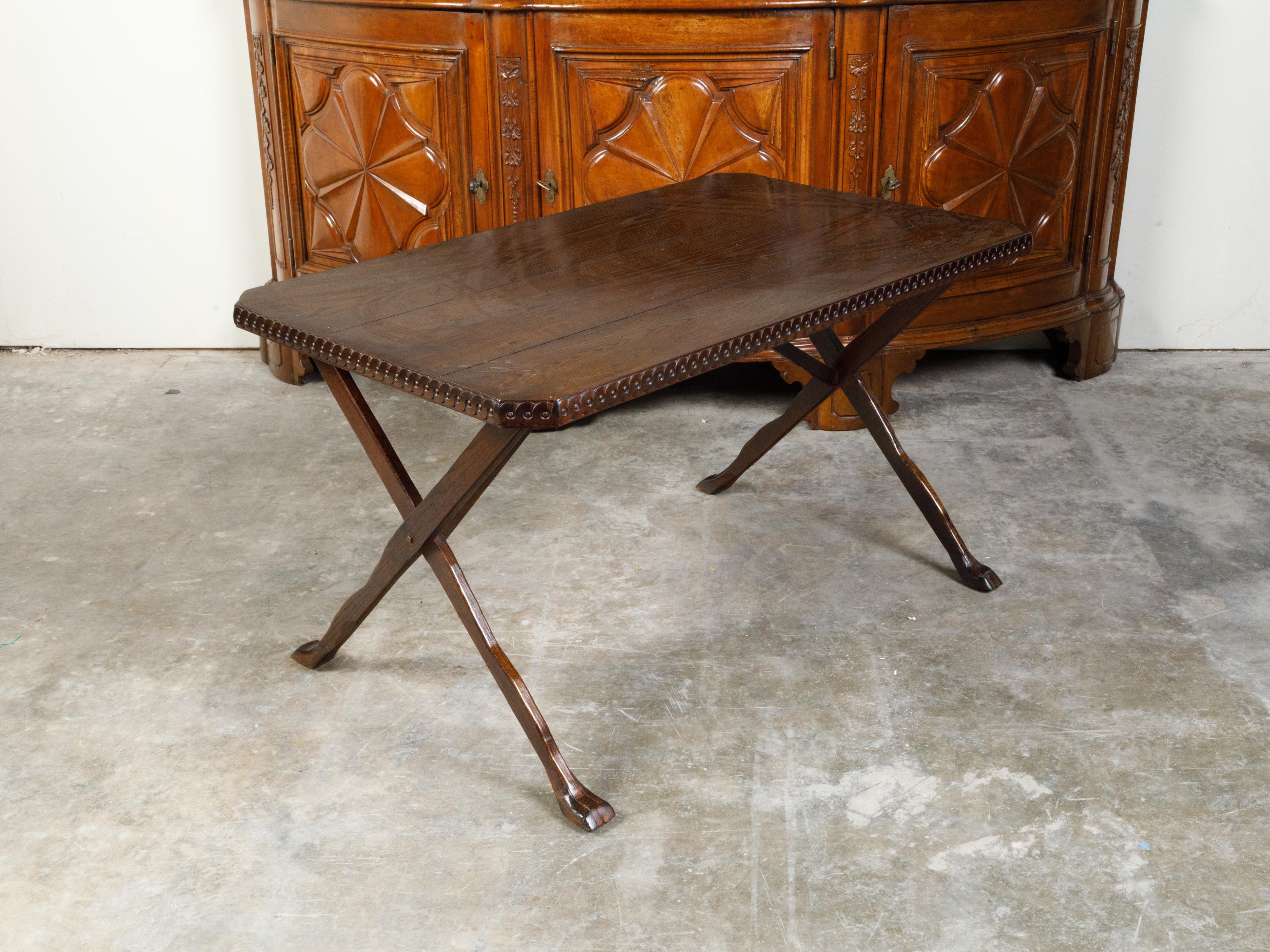 Italian 19th Century Oak Side Table with Carved Guilloche Frieze and X-Form Legs For Sale 3