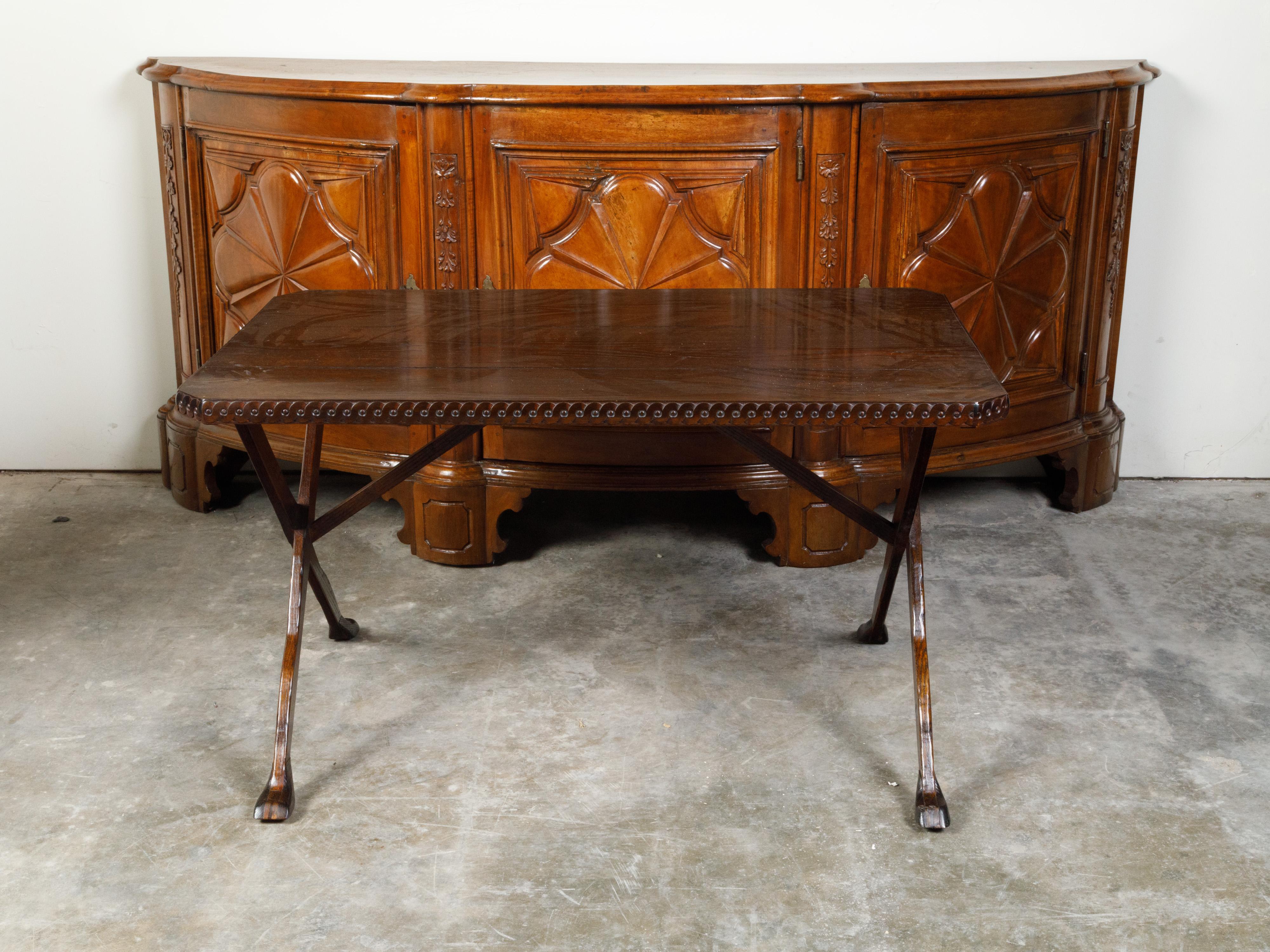 Italian 19th Century Oak Side Table with Carved Guilloche Frieze and X-Form Legs For Sale 4