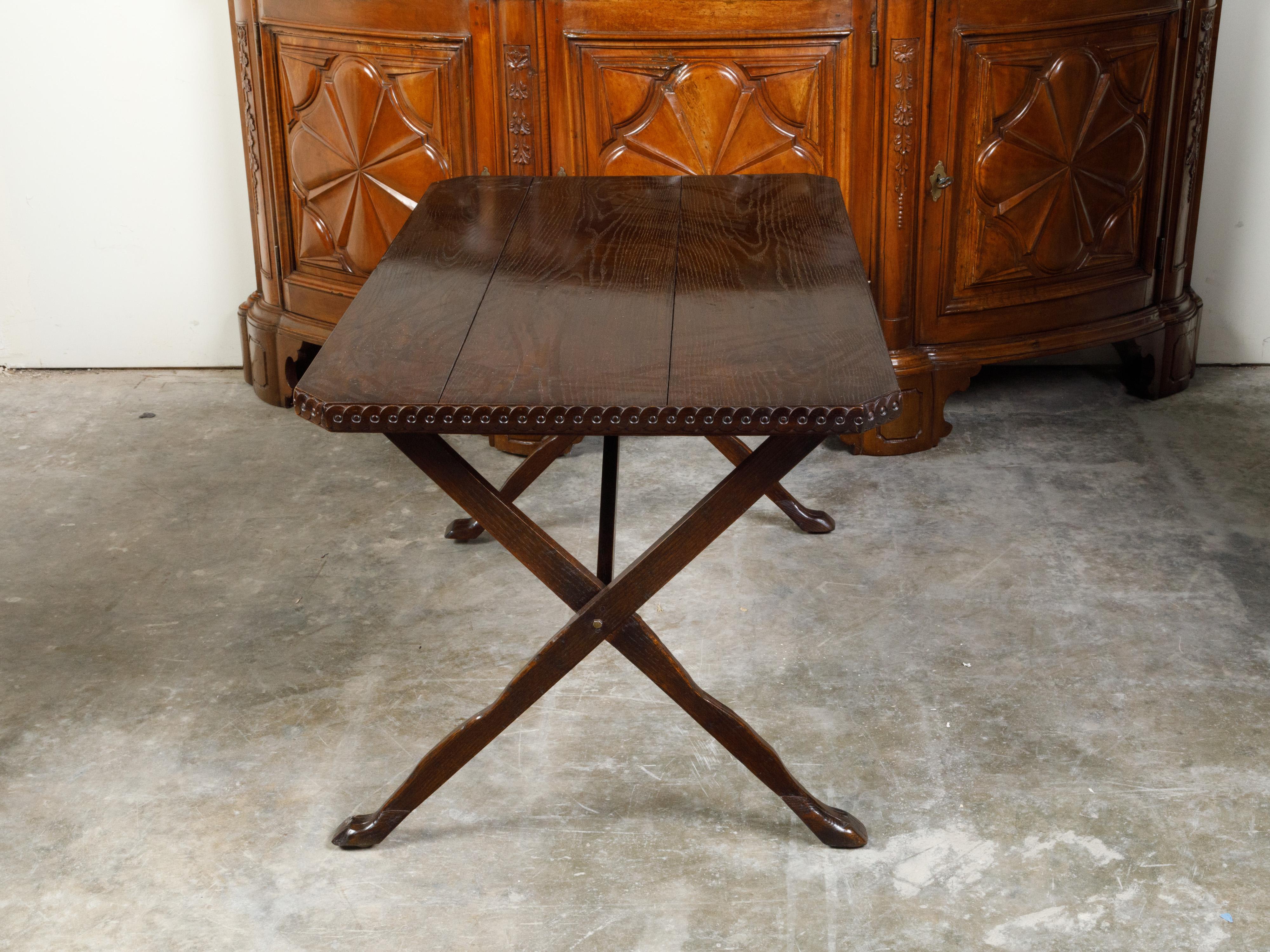 Italian 19th Century Oak Side Table with Carved Guilloche Frieze and X-Form Legs For Sale 5