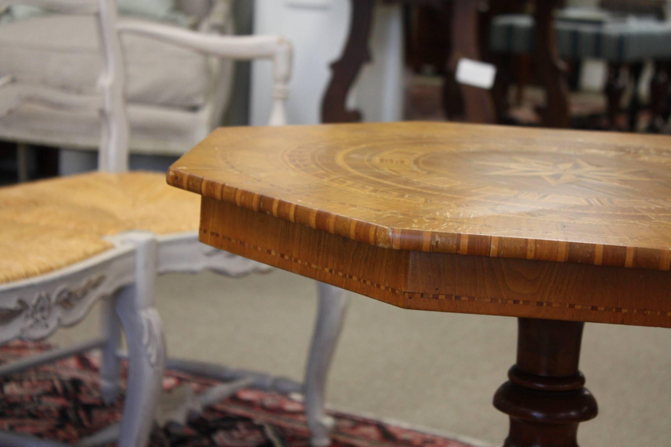 Italian 19th Century Octagonal Occasional Table with Inlaid Design In Good Condition For Sale In Fairhope, AL