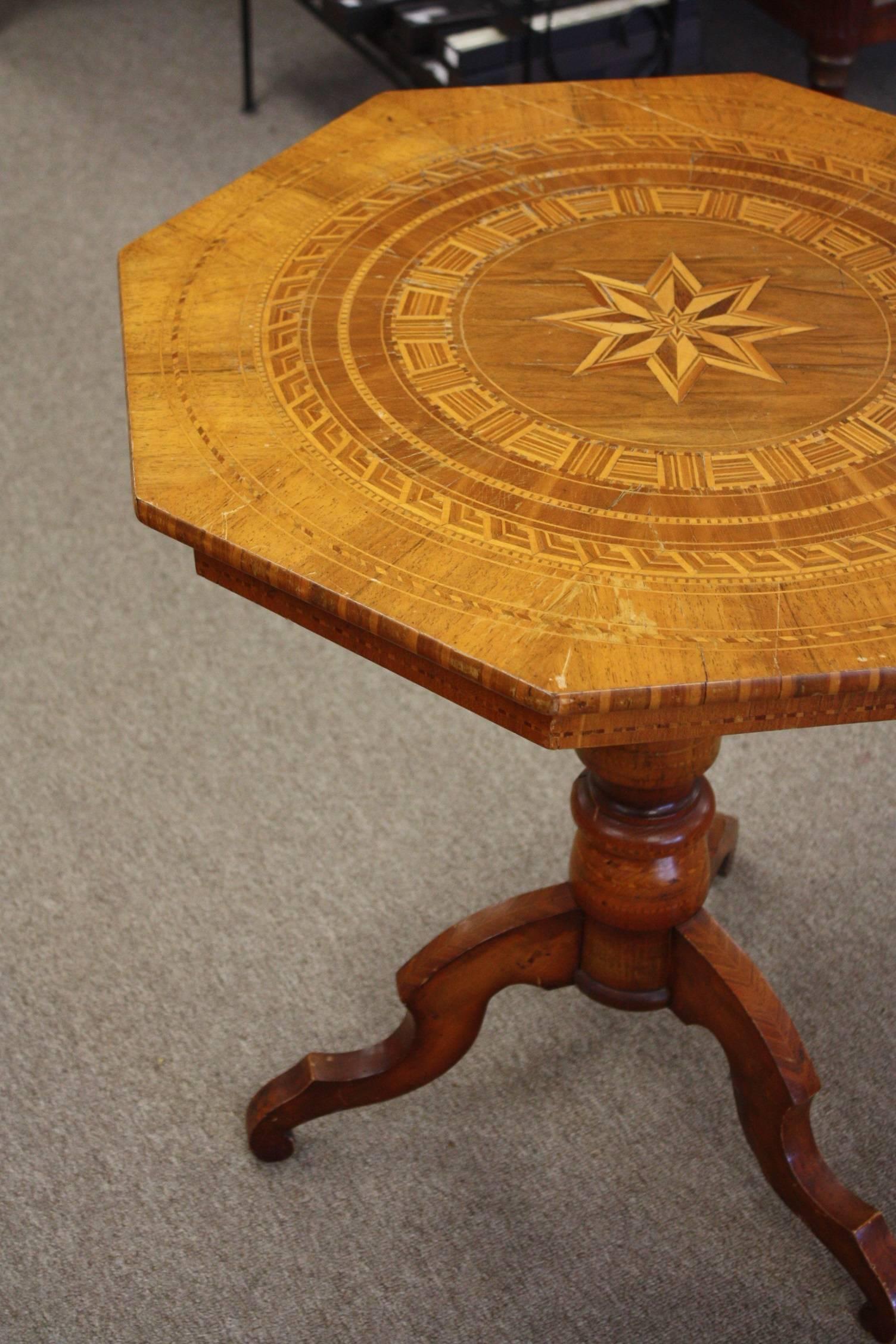 Italian 19th Century Octagonal Occasional Table with Inlaid Design For Sale 1