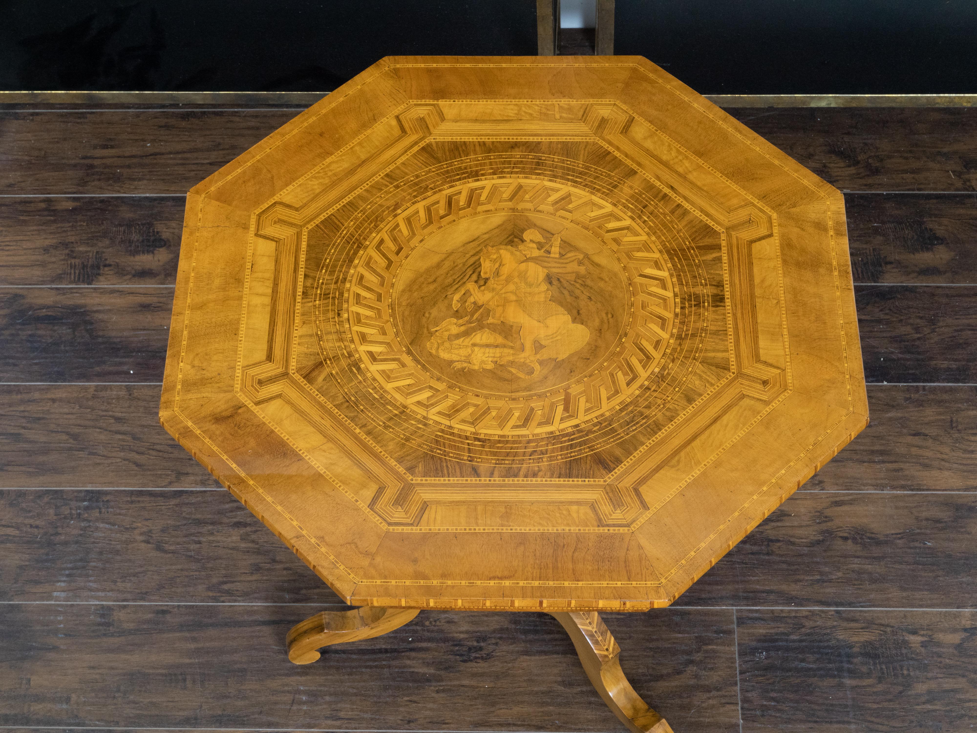 Table octogonale italienne du 19ème siècle avec marqueterie de Saint George et du dragon en vente 6