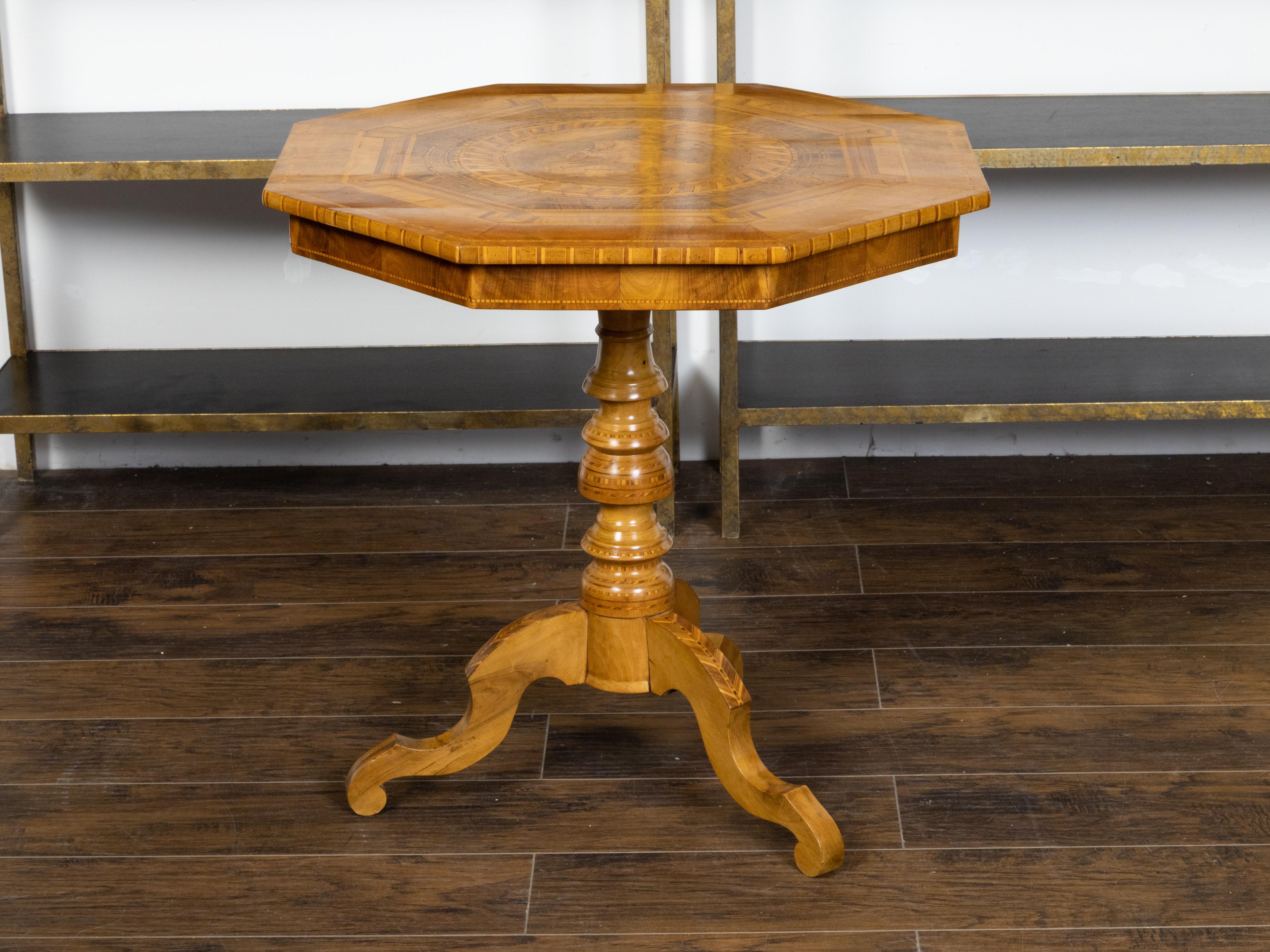 An Italian wooden pedestal side table from the 19th century with octagonal top and marquetry décor depicting Saint George and the Dragon. Created in Italy during the 19th century, this exquisite side table features an octagonal top adorned with a