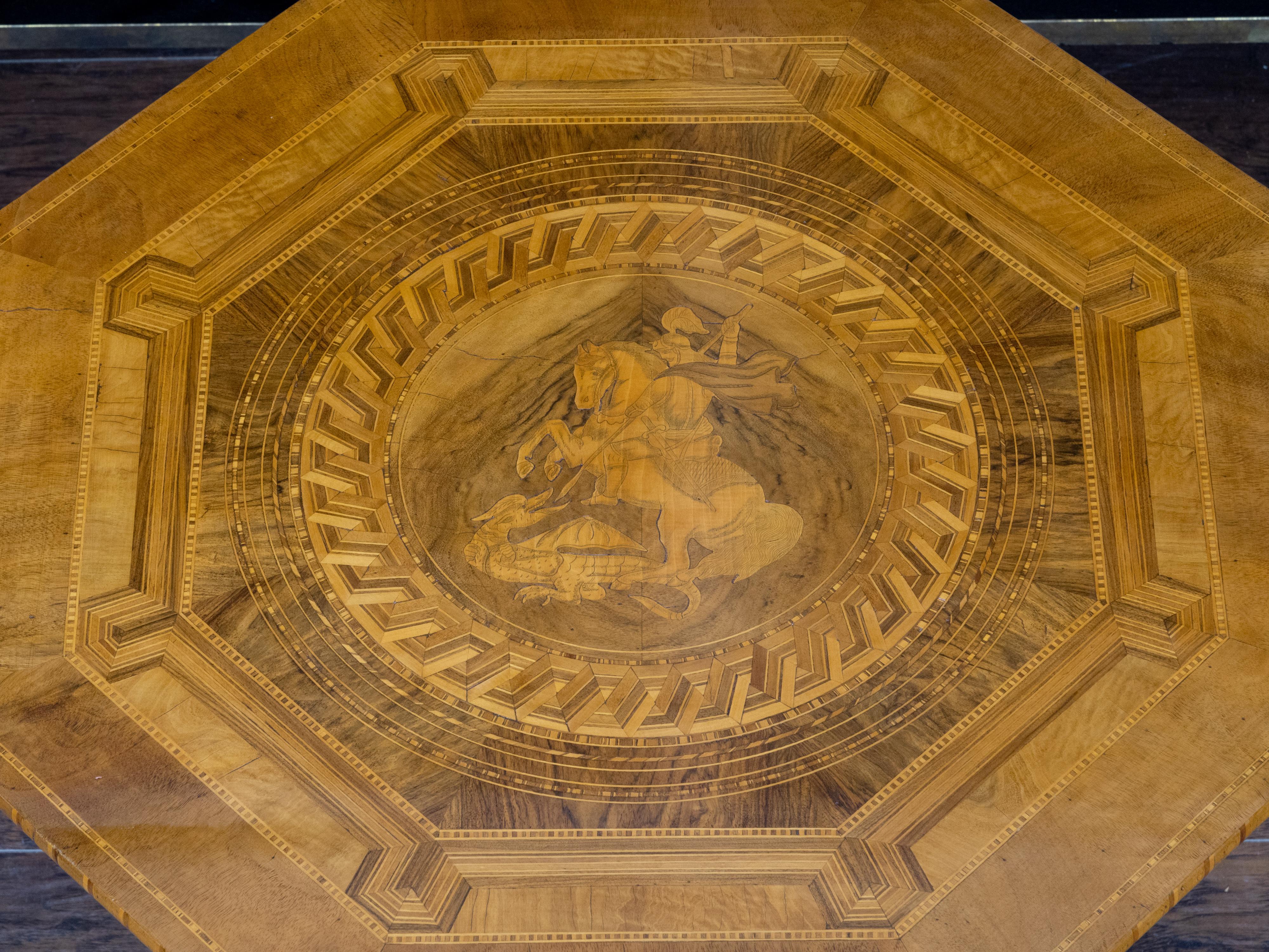 Table octogonale italienne du 19ème siècle avec marqueterie de Saint George et du dragon en vente 1