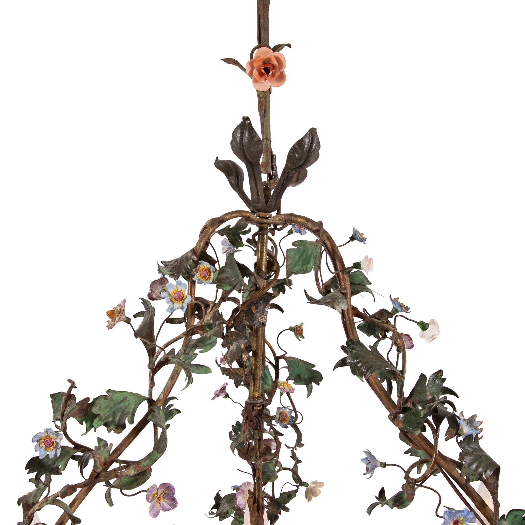Italian 19th Century Painted and Gilt Metal Chandelier For Sale 3