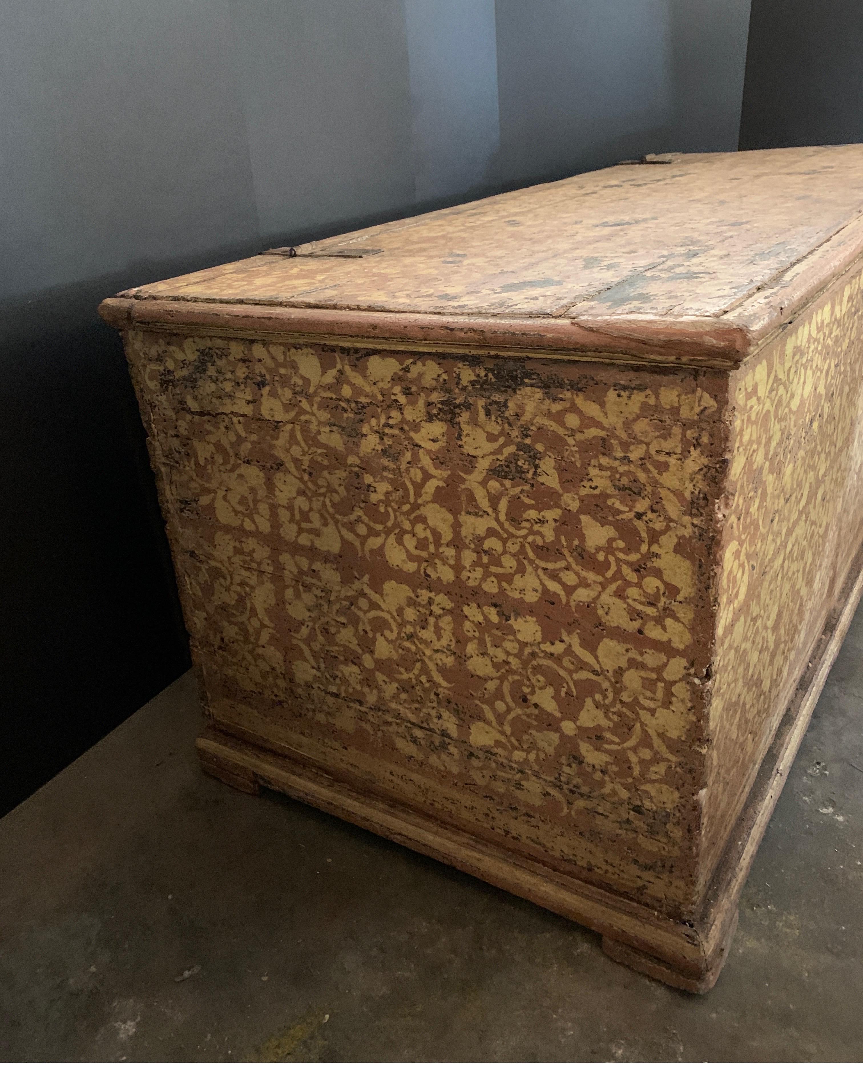 Italian 19th Century Painted Trunk For Sale 2