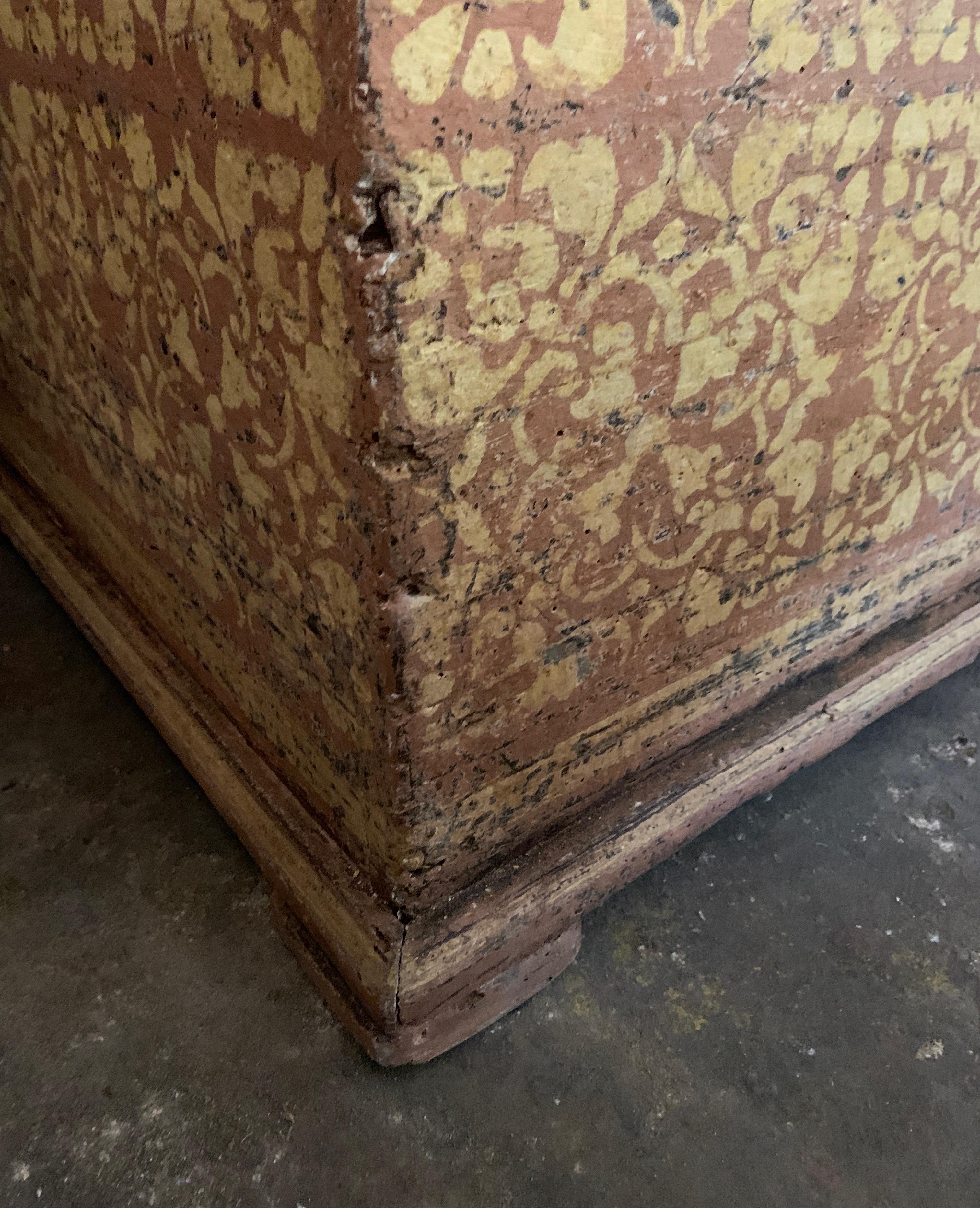 Italian 19th Century Painted Trunk For Sale 3