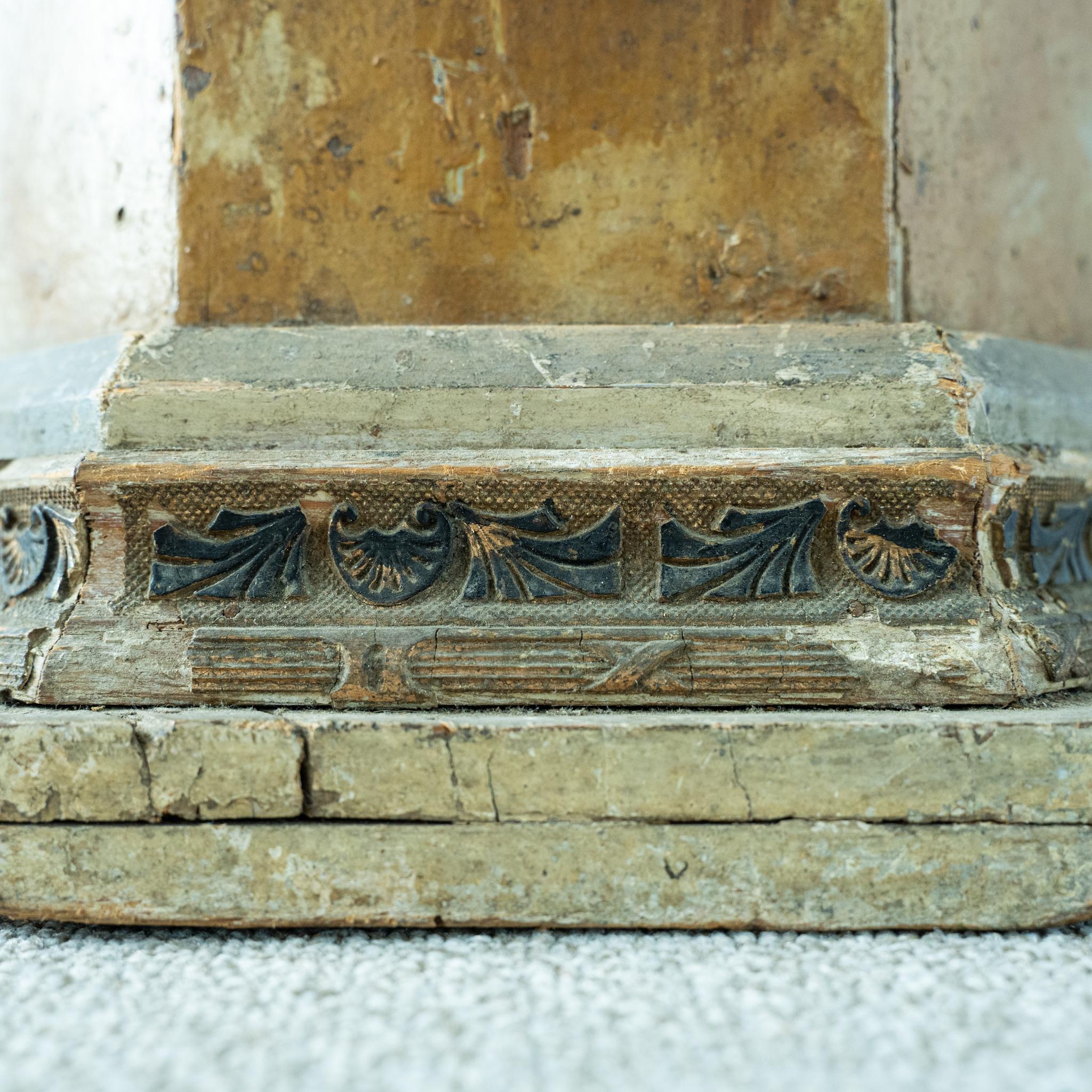 Italian 19th Century Painted Wood Pedestal siglo XIX en venta