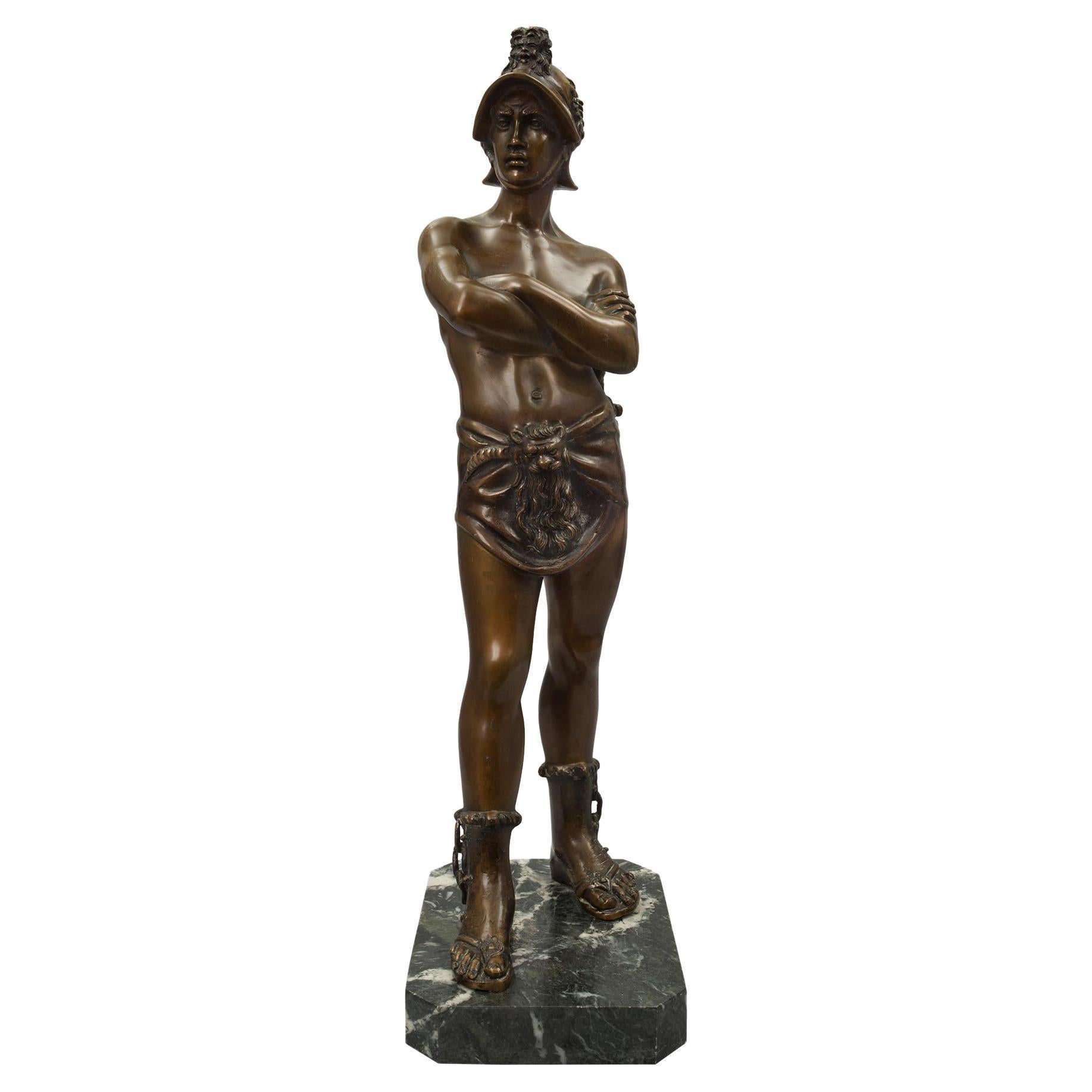 Bronze patiné italien du XIXe siècle représentant un jeune gladiateur en vente