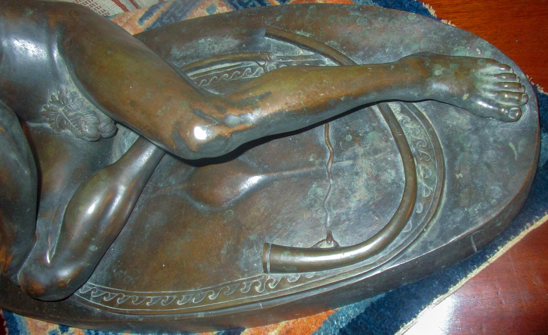 Italienische patinierte Bronzestatue des Dying Gaul aus dem 19. Jahrhundert in großformatigem Maßstab im Angebot 4