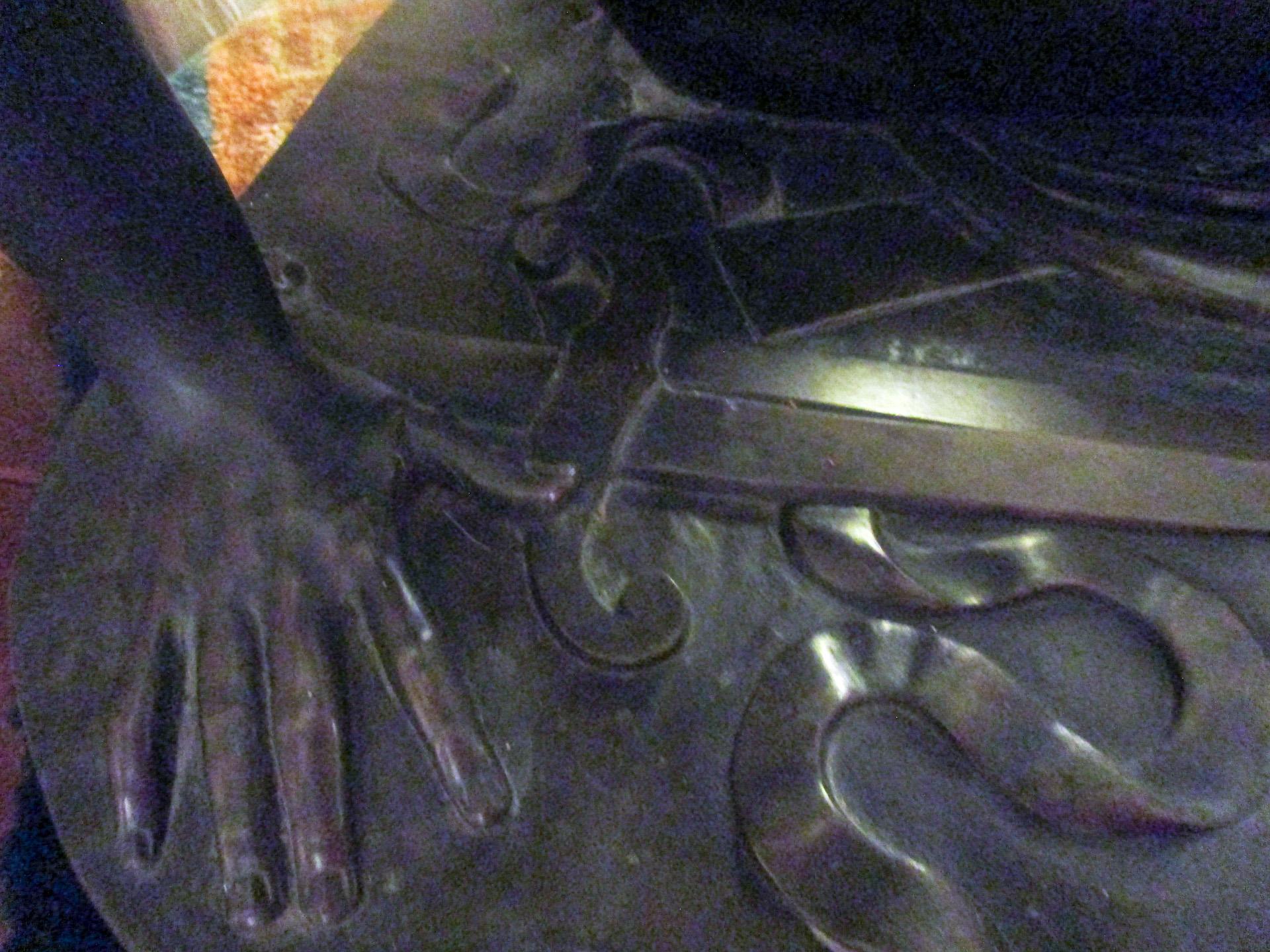 Italienische patinierte Bronzestatue des Dying Gaul aus dem 19. Jahrhundert in großformatigem Maßstab (Spätes 19. Jahrhundert) im Angebot