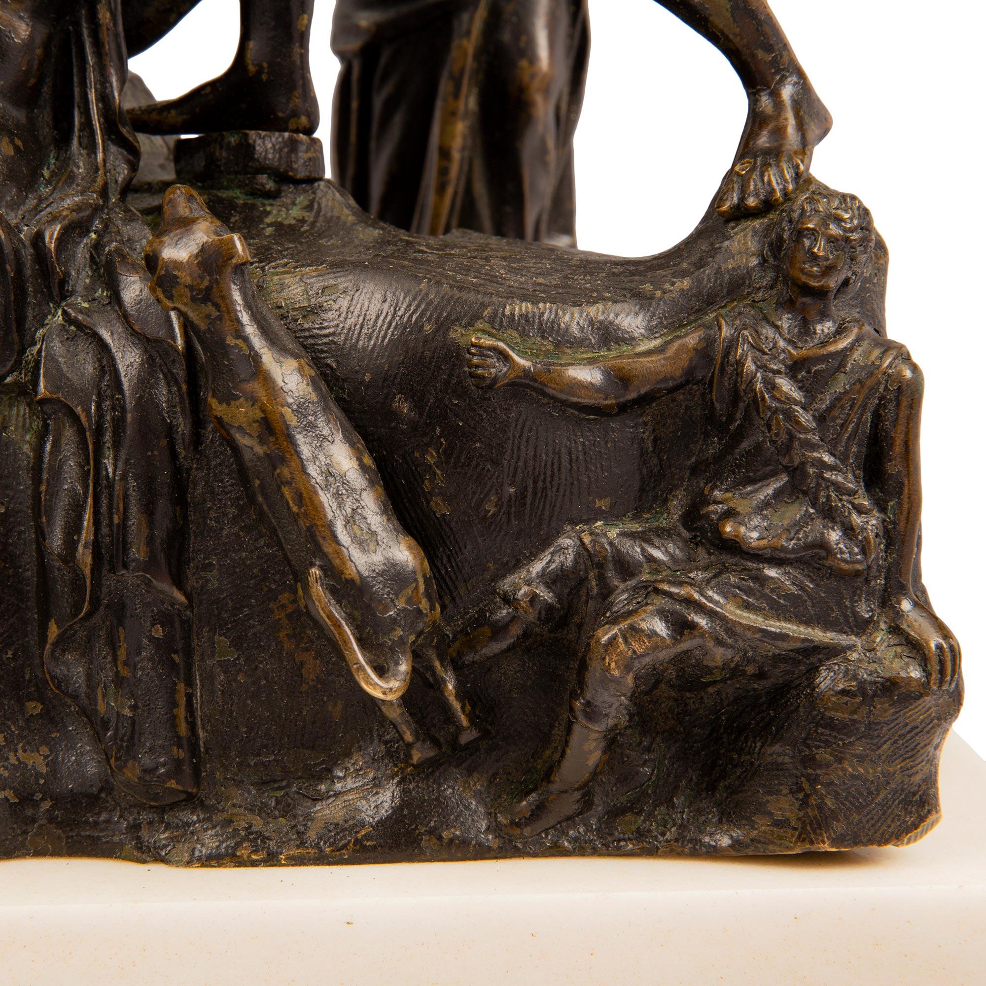 Statue italienne en bronze patiné du XIXe siècle représentant le Taureau Farnèse en vente 1