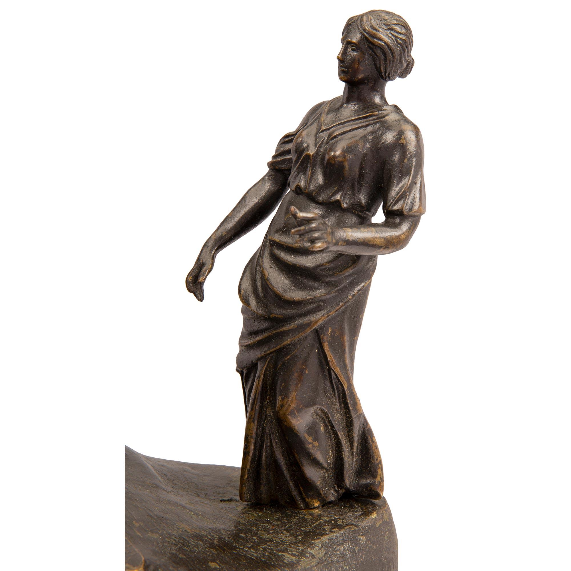 Statue italienne en bronze patiné du XIXe siècle représentant le Taureau Farnèse en vente 2