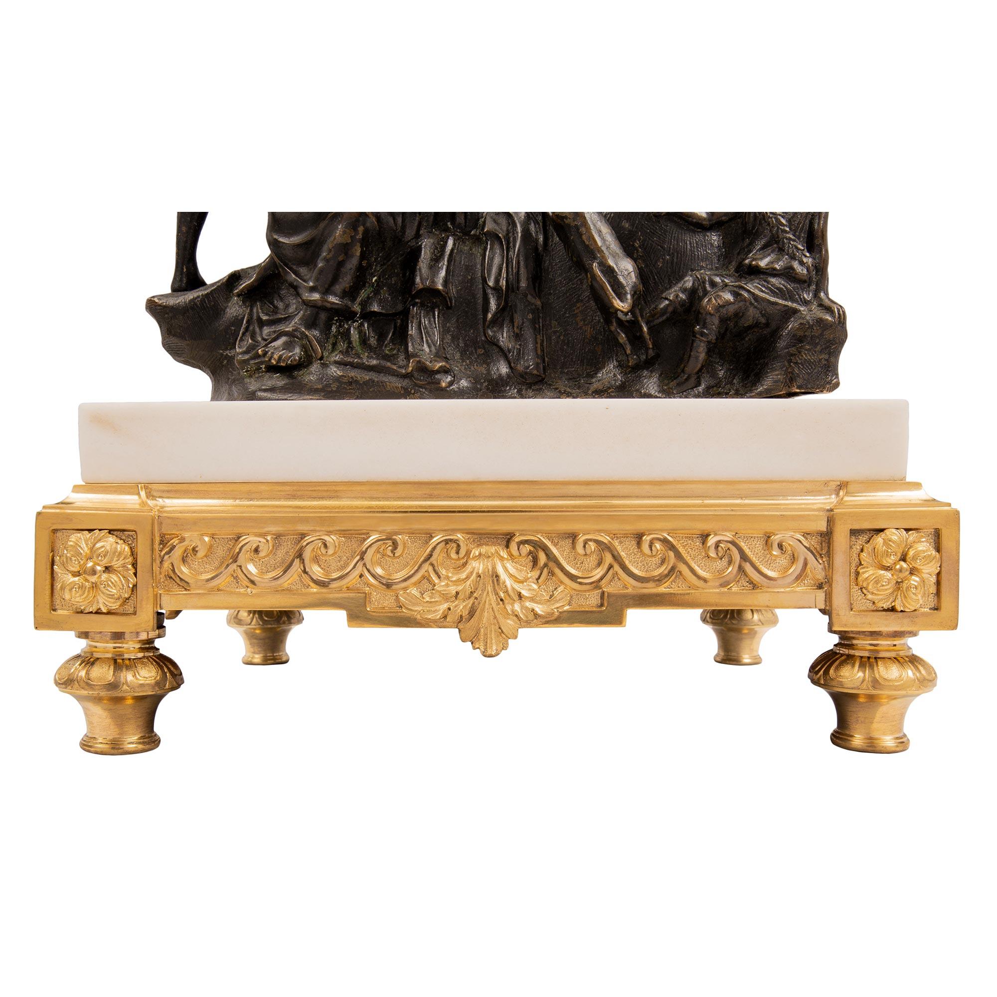 Statue italienne en bronze patiné du XIXe siècle représentant le Taureau Farnèse en vente 4
