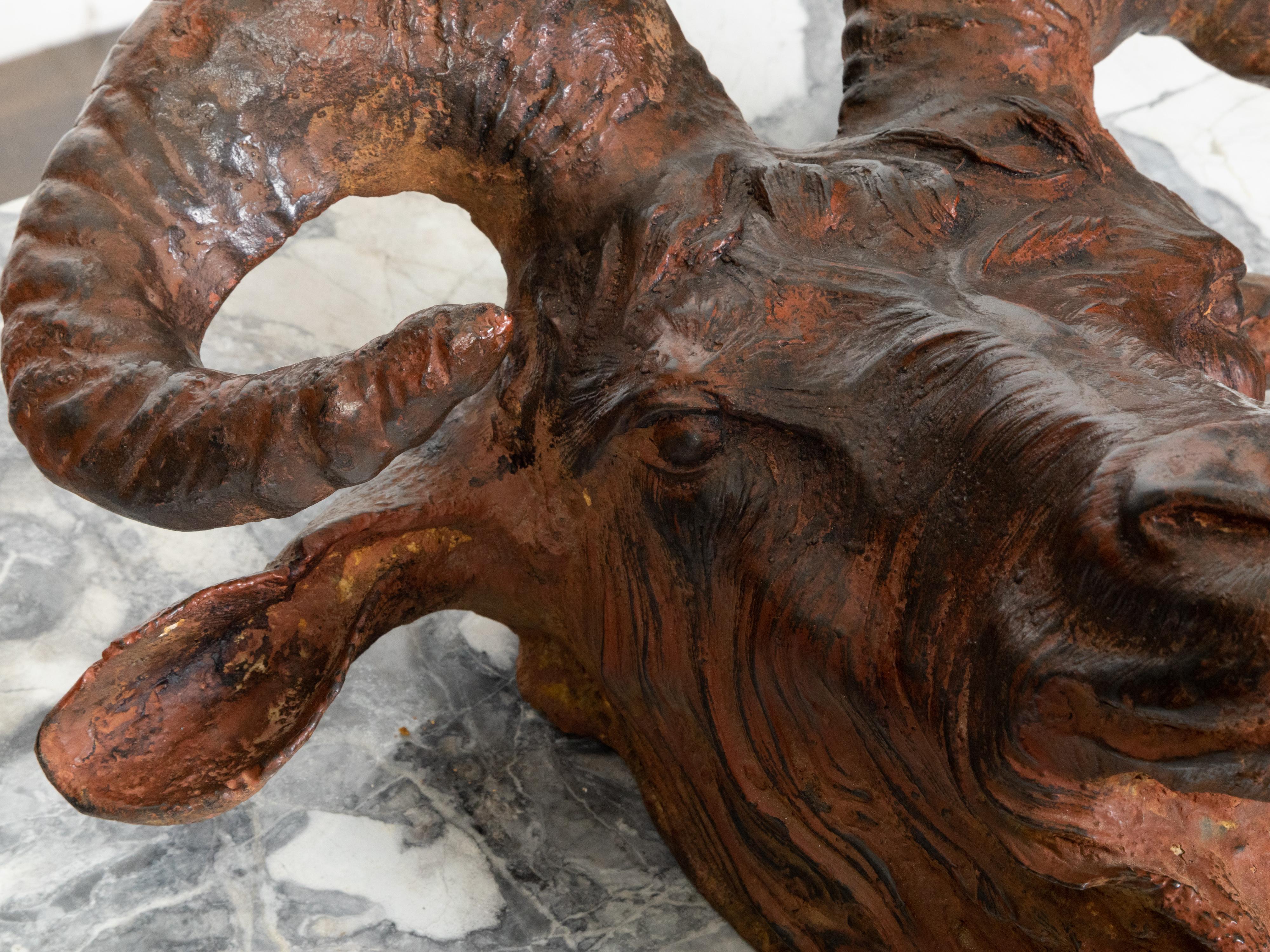 Italienische Widderkopf-Skulptur aus patiniertem Eisen des 19. Jahrhunderts mit rostfarbener Oberfläche im Angebot 4
