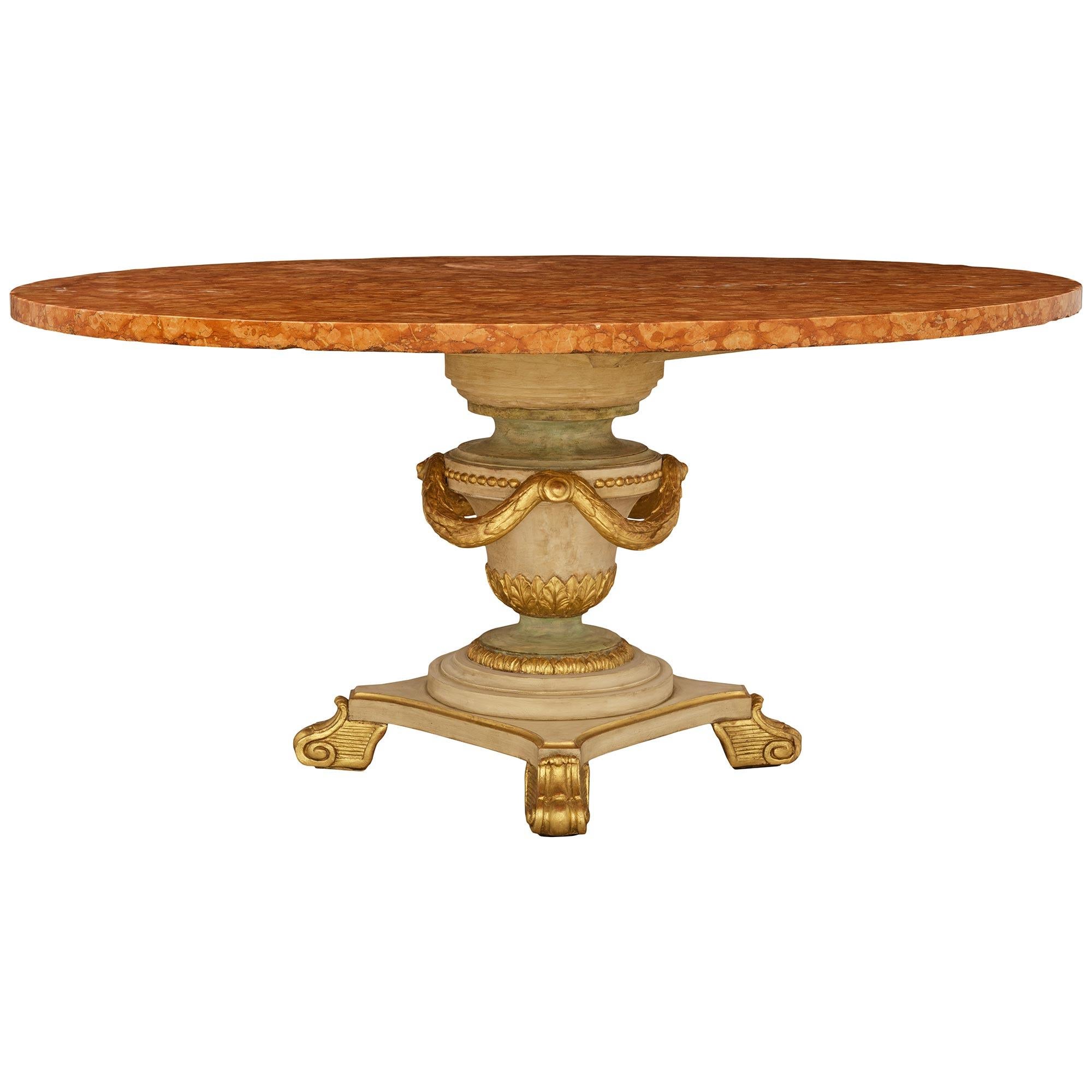Néoclassique Table de salle à manger italienne du XIXe siècle en bois patiné, marbre et dorures. en vente