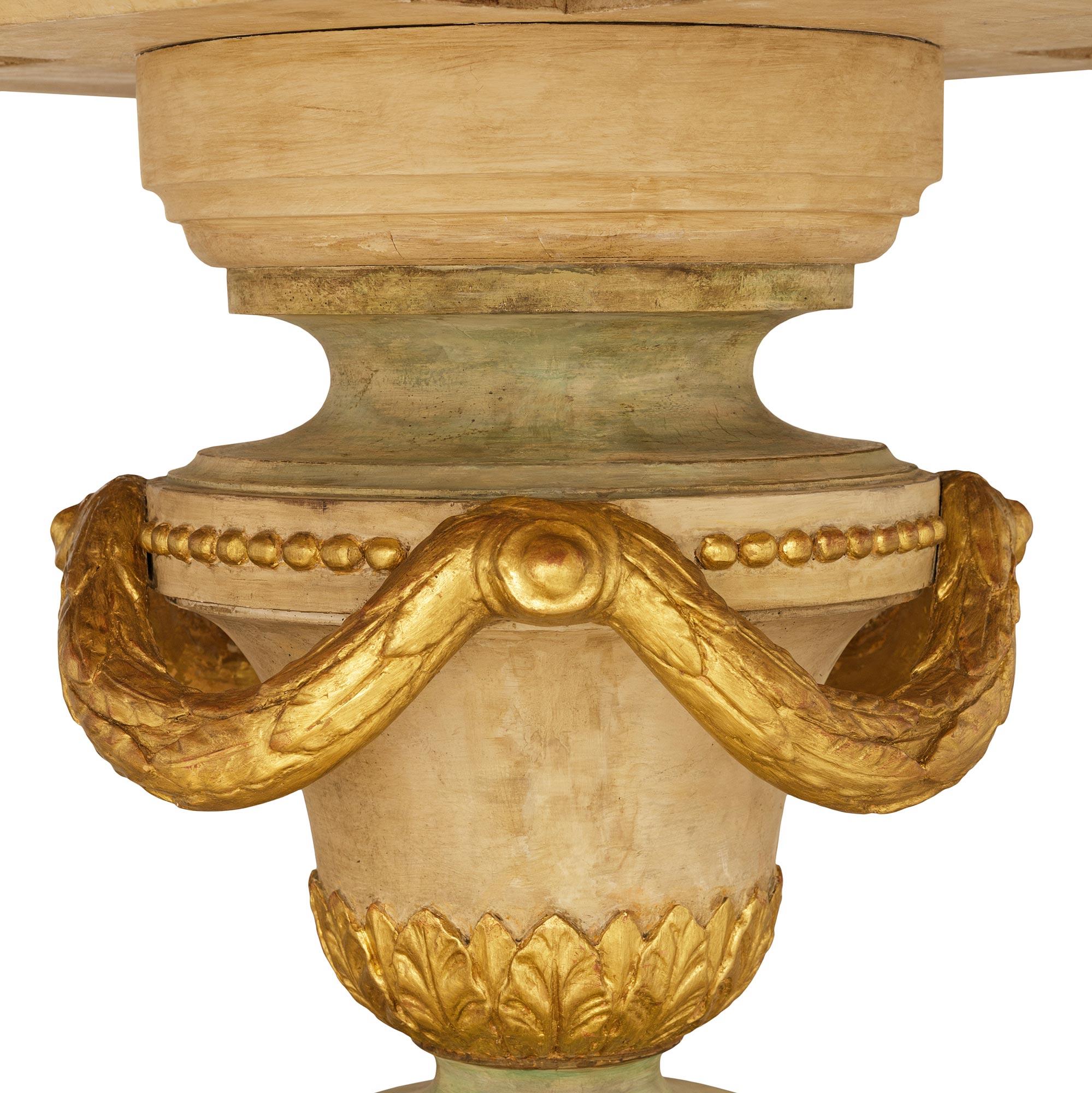 Table de salle à manger italienne du XIXe siècle en bois patiné, marbre et dorures. Bon état - En vente à West Palm Beach, FL