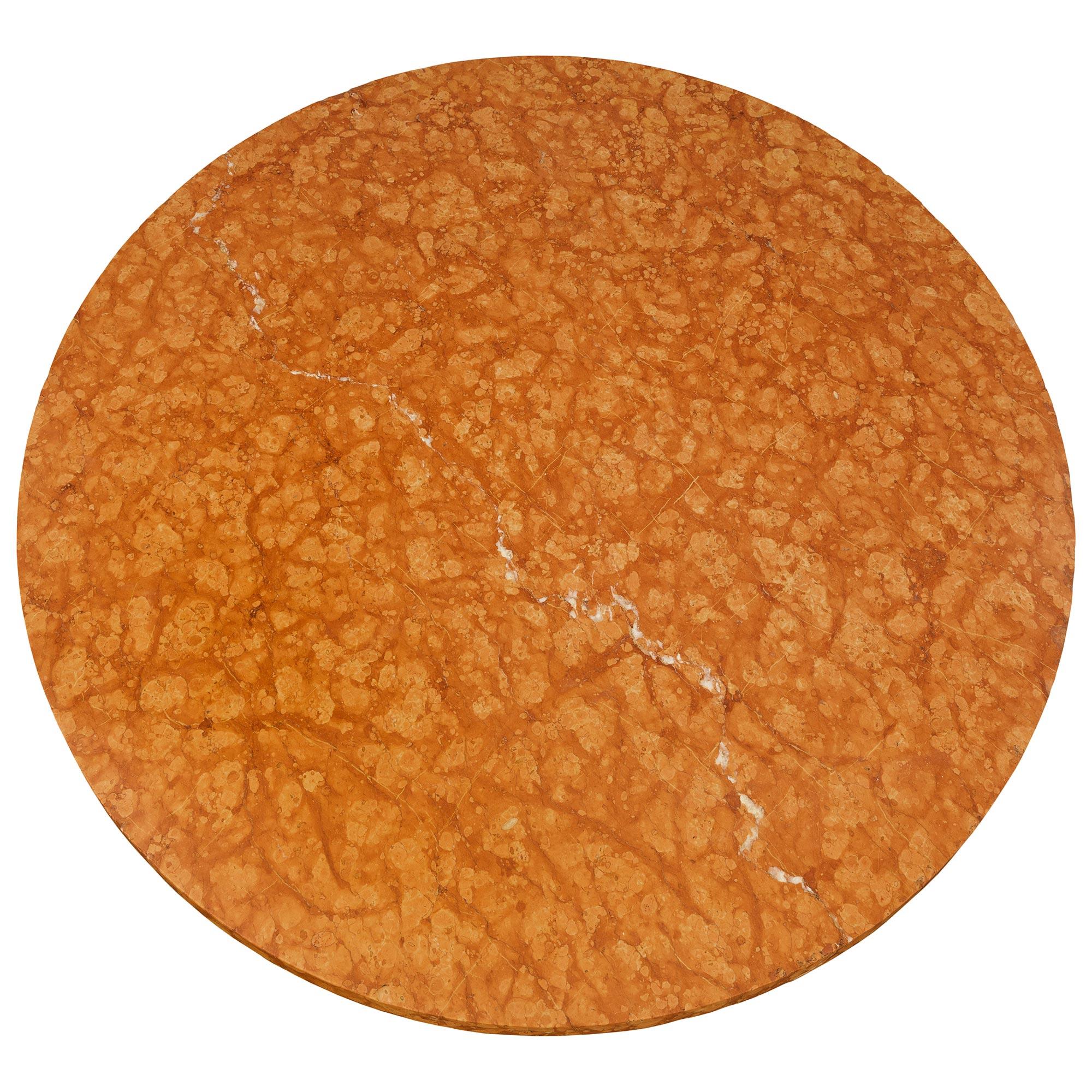 Table de salle à manger italienne du XIXe siècle en bois patiné, marbre et dorures. en vente 3