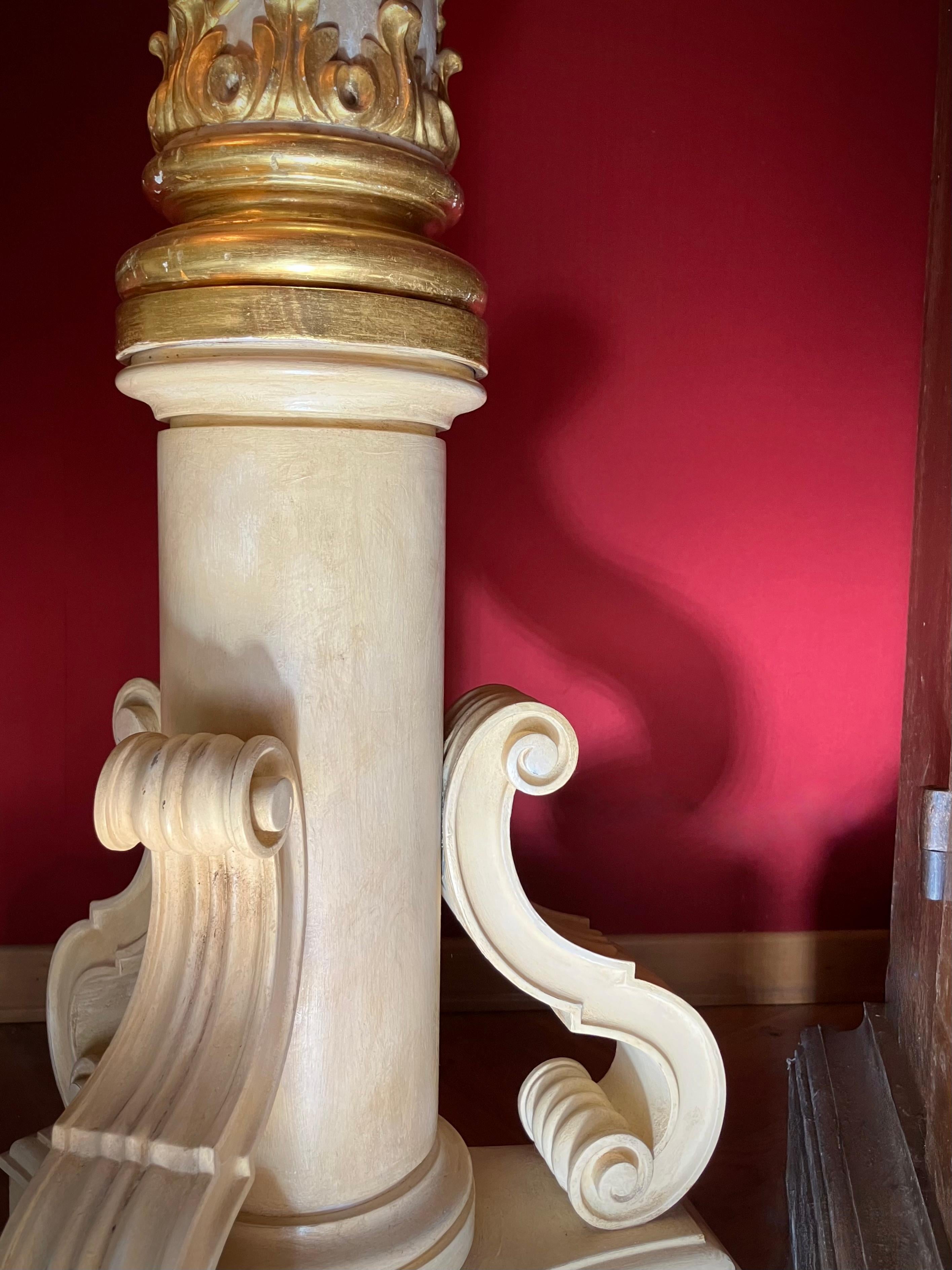 Italian 19th Century Pedestal Column White Lacquer and Gold Leaf, Vine Leaves In Good Condition For Sale In Firenze, IT
